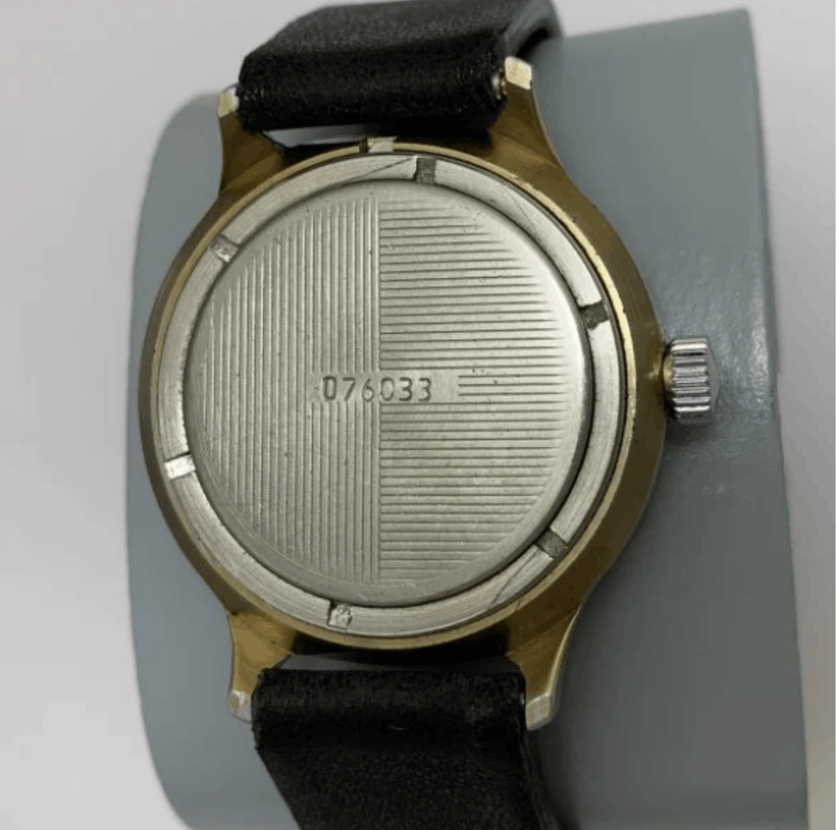 Vintage Vintage Vostok USSR Mechanical Watch 17 Jewels Gold Tone Size ONE SIZE - 5 Thumbnail
