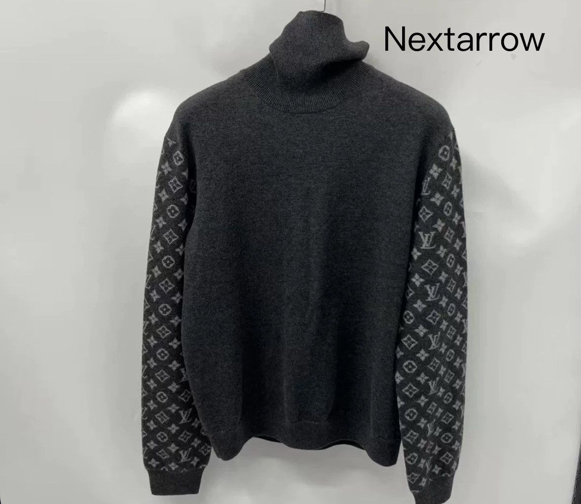 Louis Vuitton Louis Vuitton 24 Latest Grey Wool Arm Full Logo Sweater Size US M / EU 48-50 / 2 - 1 Thumbnail