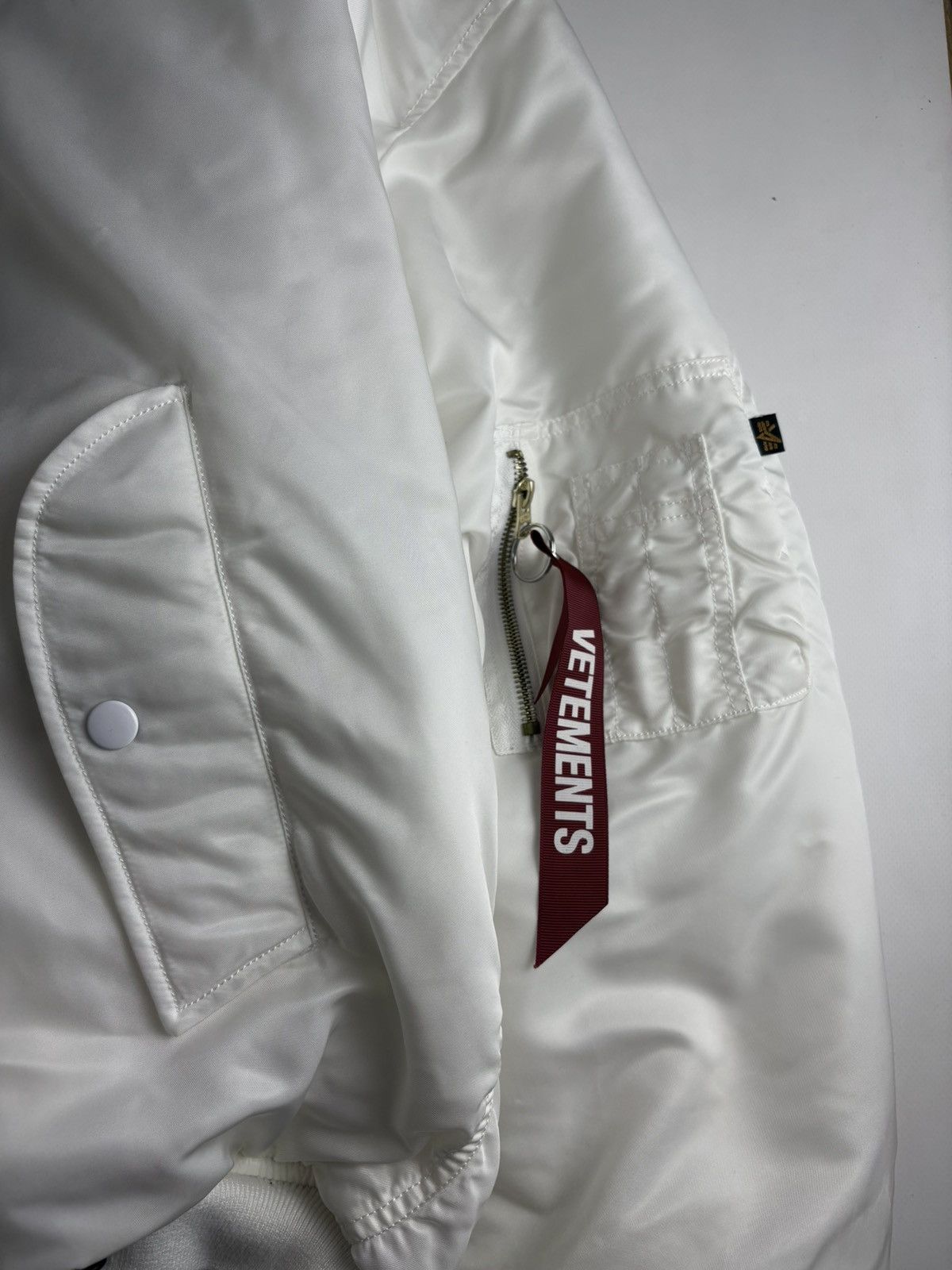 Vetements Vetements x Alpha Industries 2017 reversible bomber Size US S / EU 44-46 / 1 - 2 Thumbnail