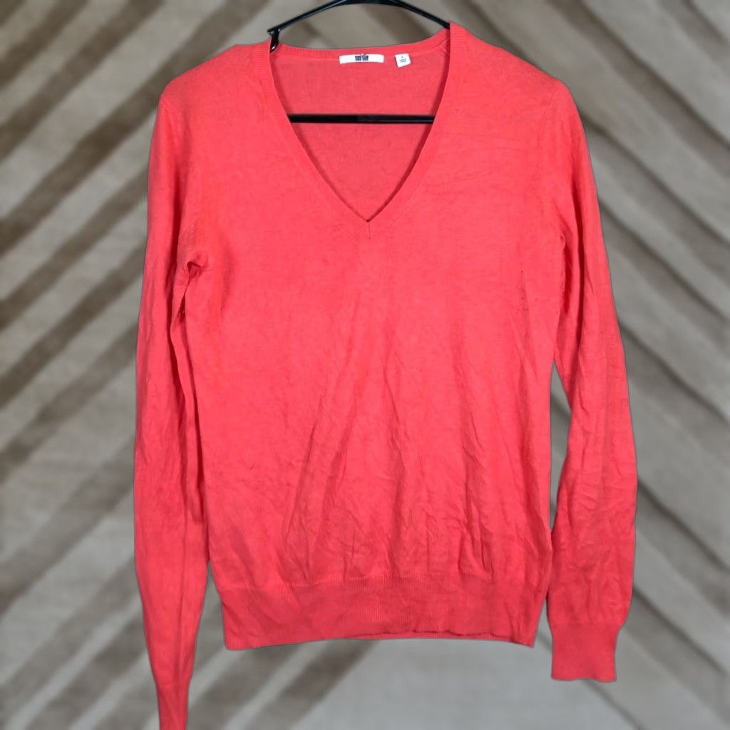 Uniqlo Uniqlo Womens Sweater V-Neck Long Sleeve Thin Silk Cashmere Blend Small Blush Pink Solid Lightweight Pullover Casual Workwear Size S / US 4 / IT 40 - 1 Thumbnail