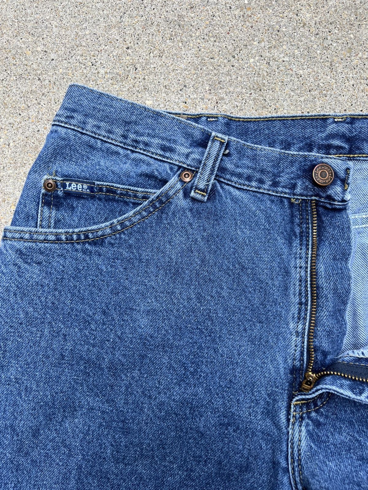 Lee × Vintage Essential Vintage Lee Blue Jeans Size US 29 - 3 Thumbnail