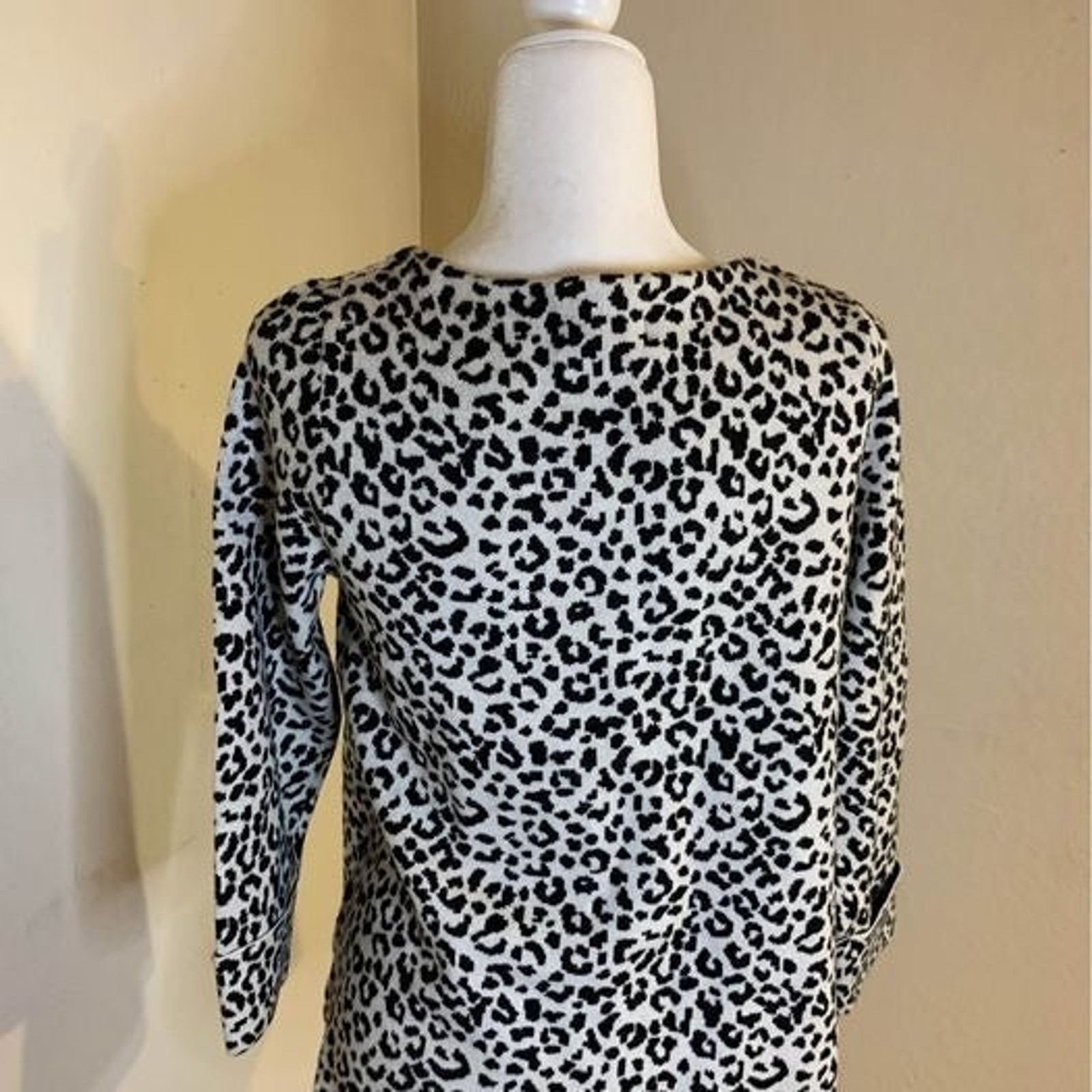 Cynthia Rowley Cynthia Rowley Women’s leopard print sweater size M Size M / US 6-8 / IT 42-44 - 6 Thumbnail