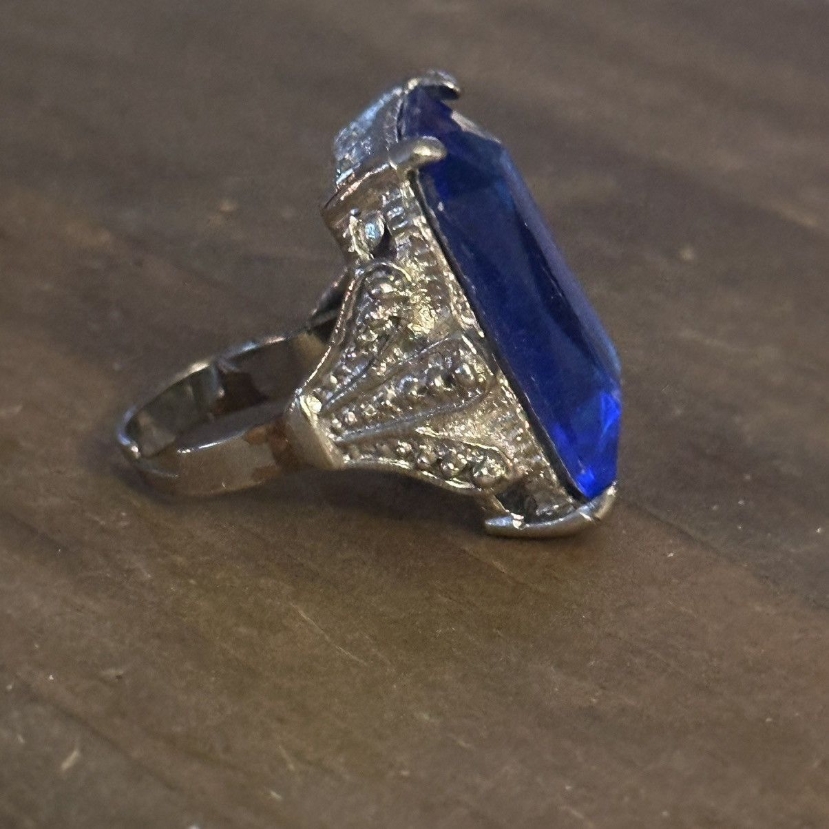 Vintage Vintage large blue gemstone cocktail ring Size ONE SIZE - 8 Thumbnail