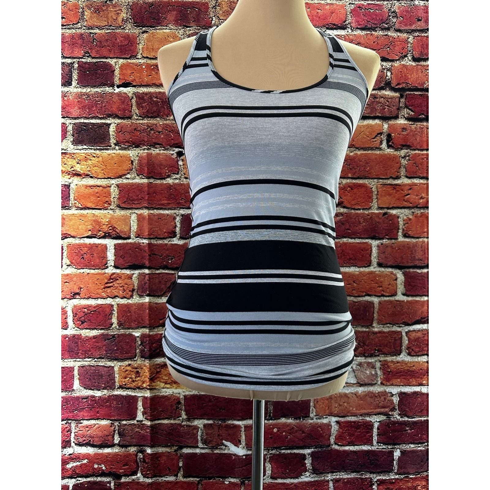 Lululemon Lululemon Tank Top size 8 Size M / US 6-8 / IT 42-44 - 2 Thumbnail