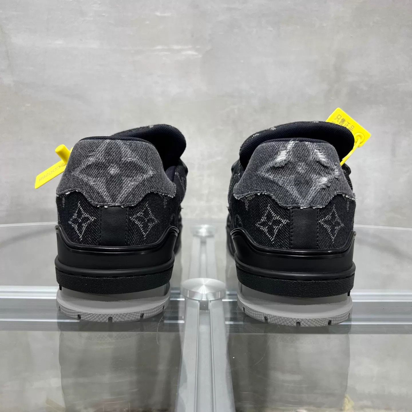 Louis Vuitton LV Trainer Black Distressed Denim UK8 42 Size US 9 / EU 42 - 6 Thumbnail