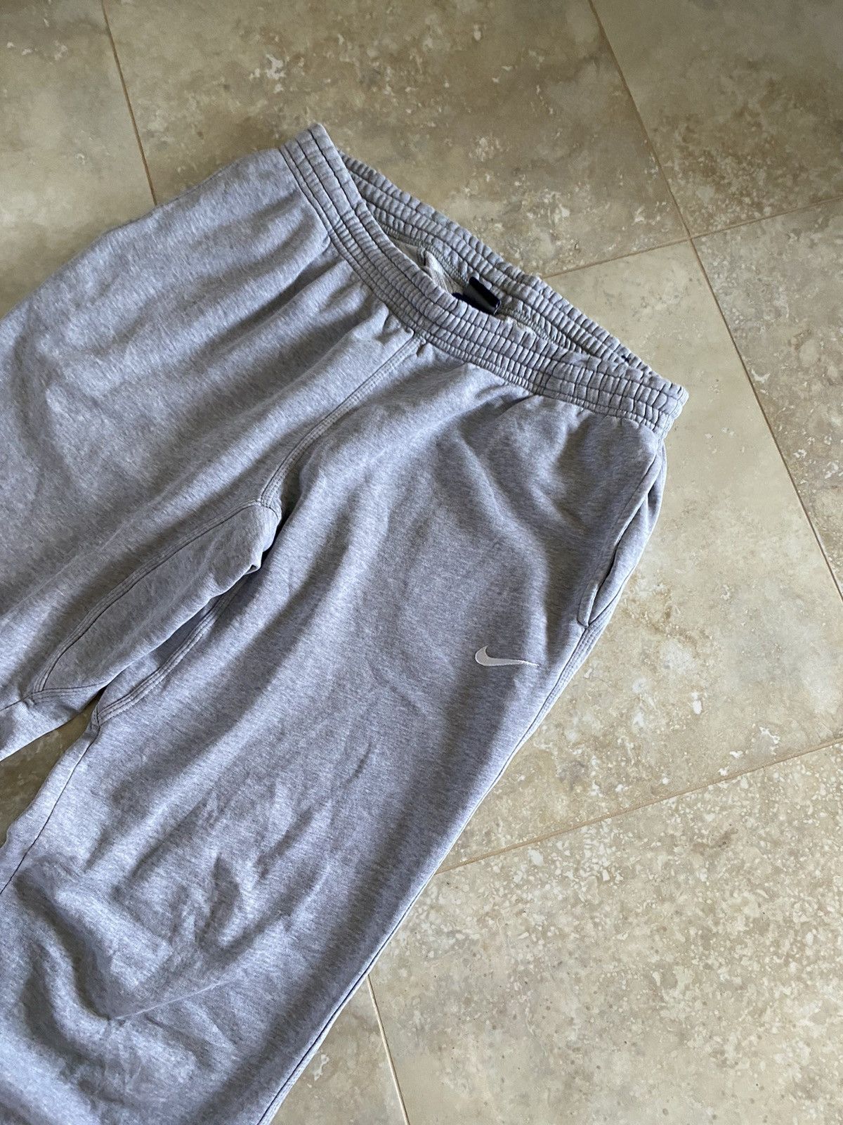Nike Vintage Nike Baggy Grey Swosh Logo Sweatpants Streetwear Y2k Size US 34 / EU 50 - 7 Thumbnail
