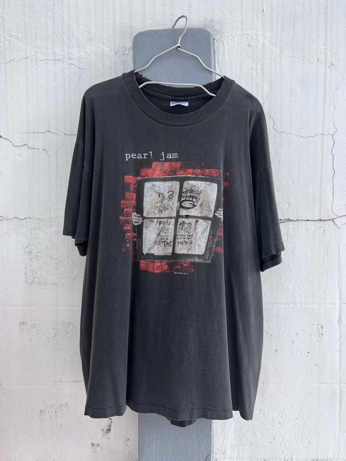 Band Tees Vintage 90s Pearl Jam Window Pain Tee XL Thrashed Sun Faded Size US XL / EU 56 / 4 - 2 Thumbnail
