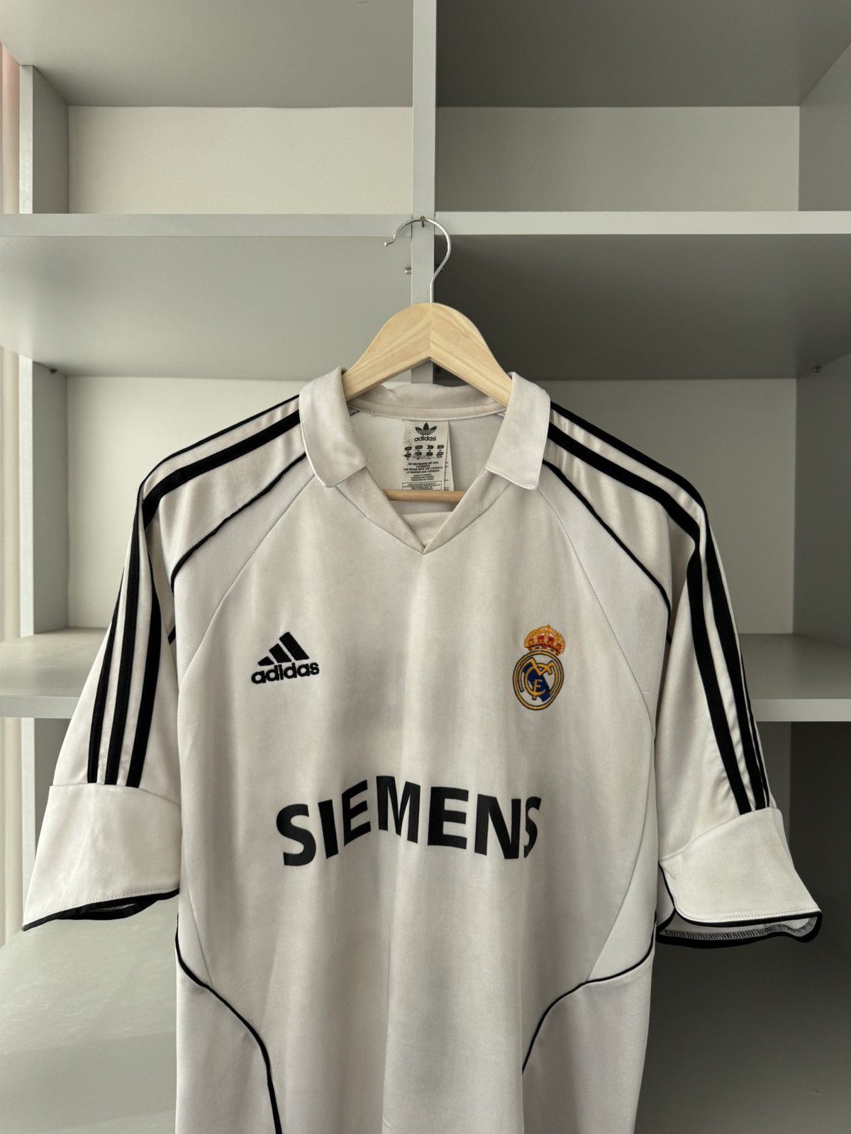 Adidas Adidas Real Madrid 7 Raul 2005 2006 Siemens Home Jersey Size US M / EU 48-50 / 2 - 4 Thumbnail