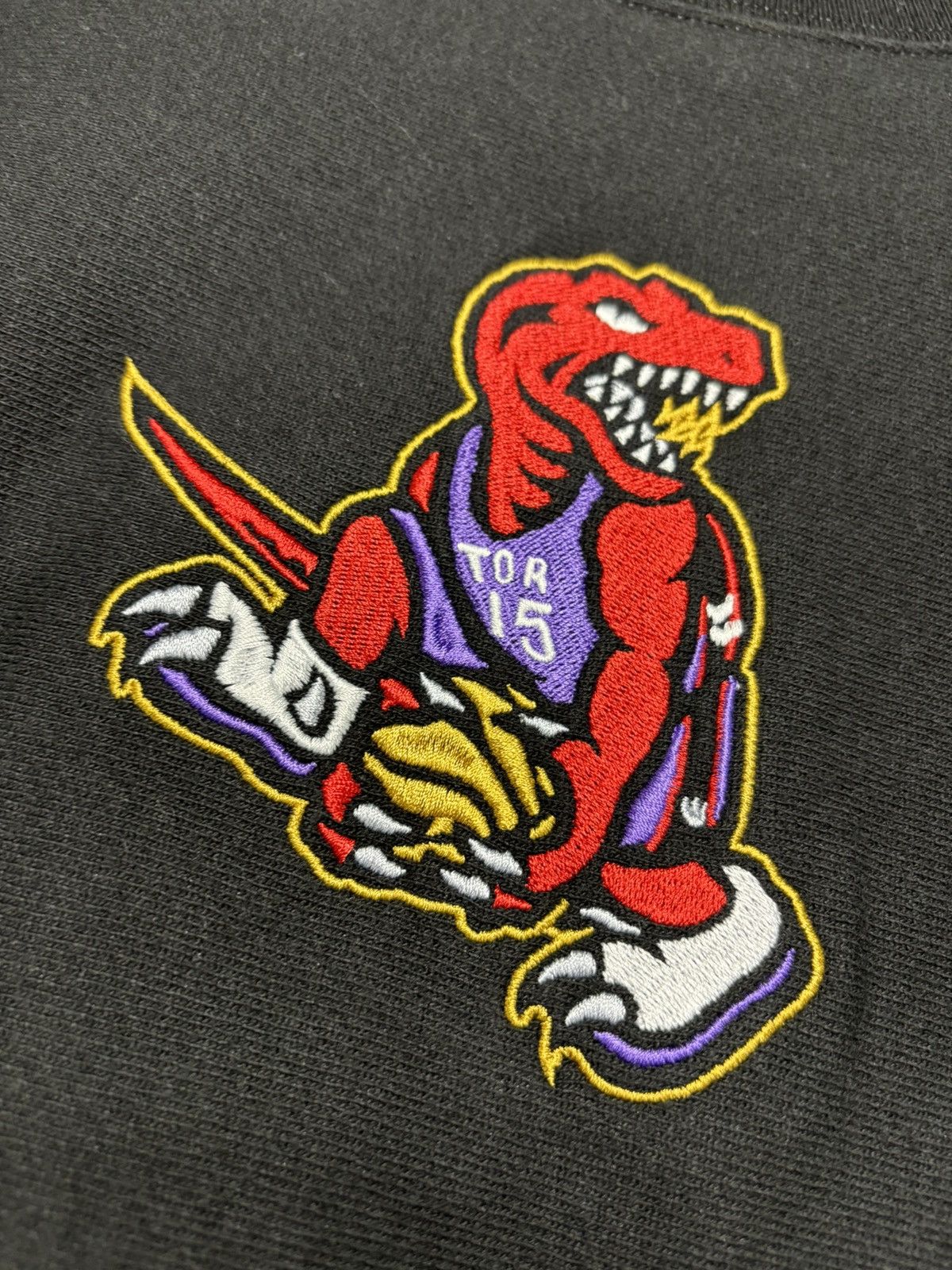 Champion Champion Reverse Weave Crewneck Sweatshirt Toronto Raptors Size US L / EU 52-54 / 3 - 3 Thumbnail
