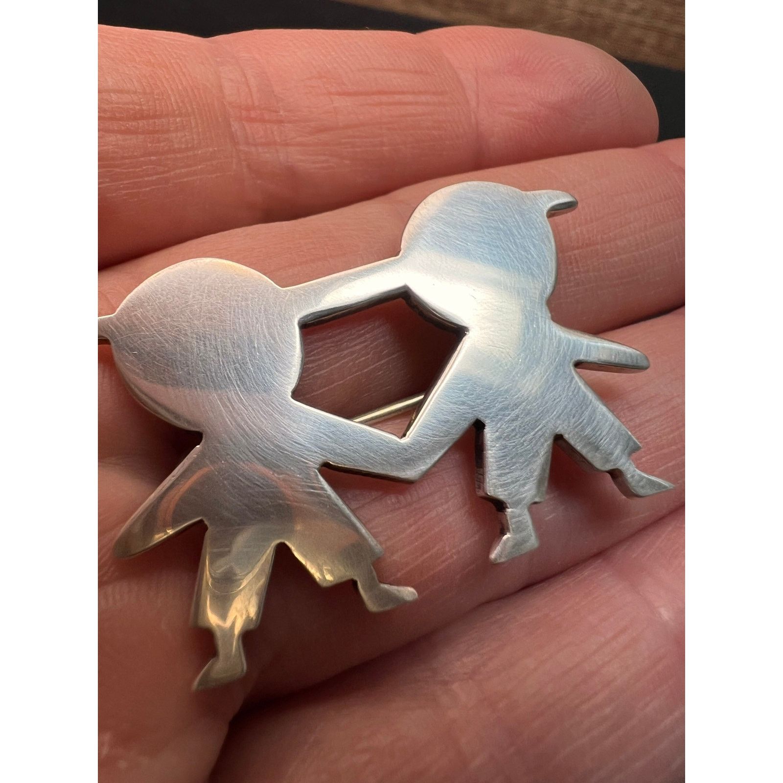 Other Vintage 925 Mexico sterling silver kids holding hands pin Size ONE SIZE - 8 Thumbnail