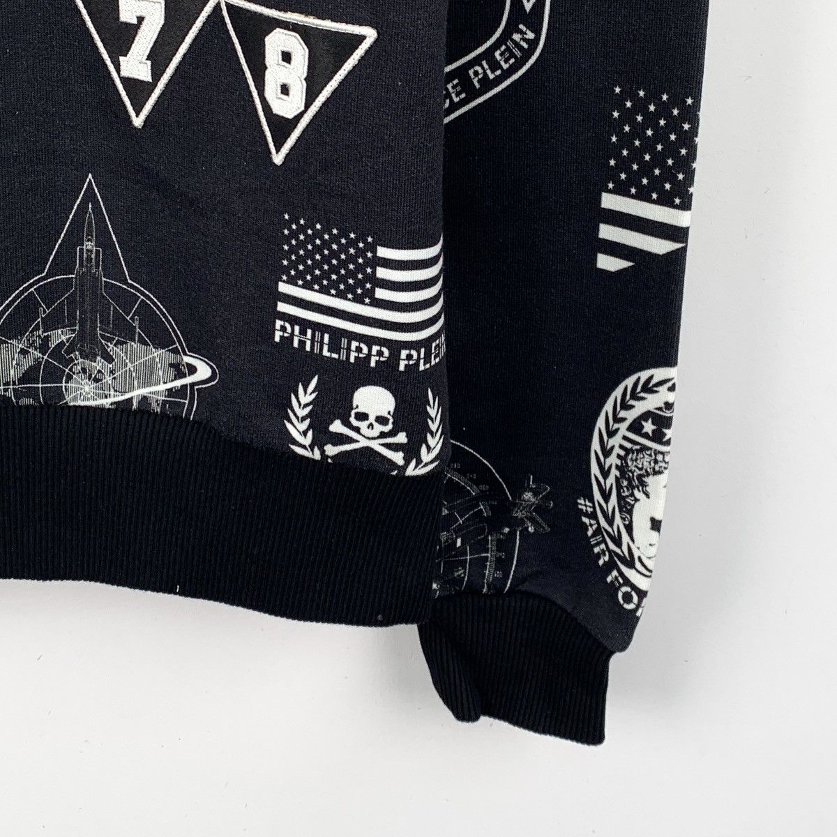 Philipp Plein Philipp Plein Badge Printed Long Sleeve Sweatshirt K26WX Size US L / EU 52-54 / 3 - 4 Thumbnail
