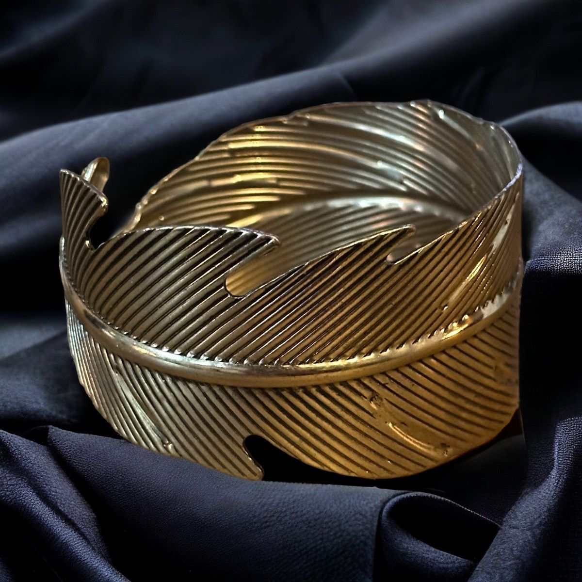 Vintage Vintage wrap around feather cuff bracelet Size ONE SIZE - 1 Thumbnail