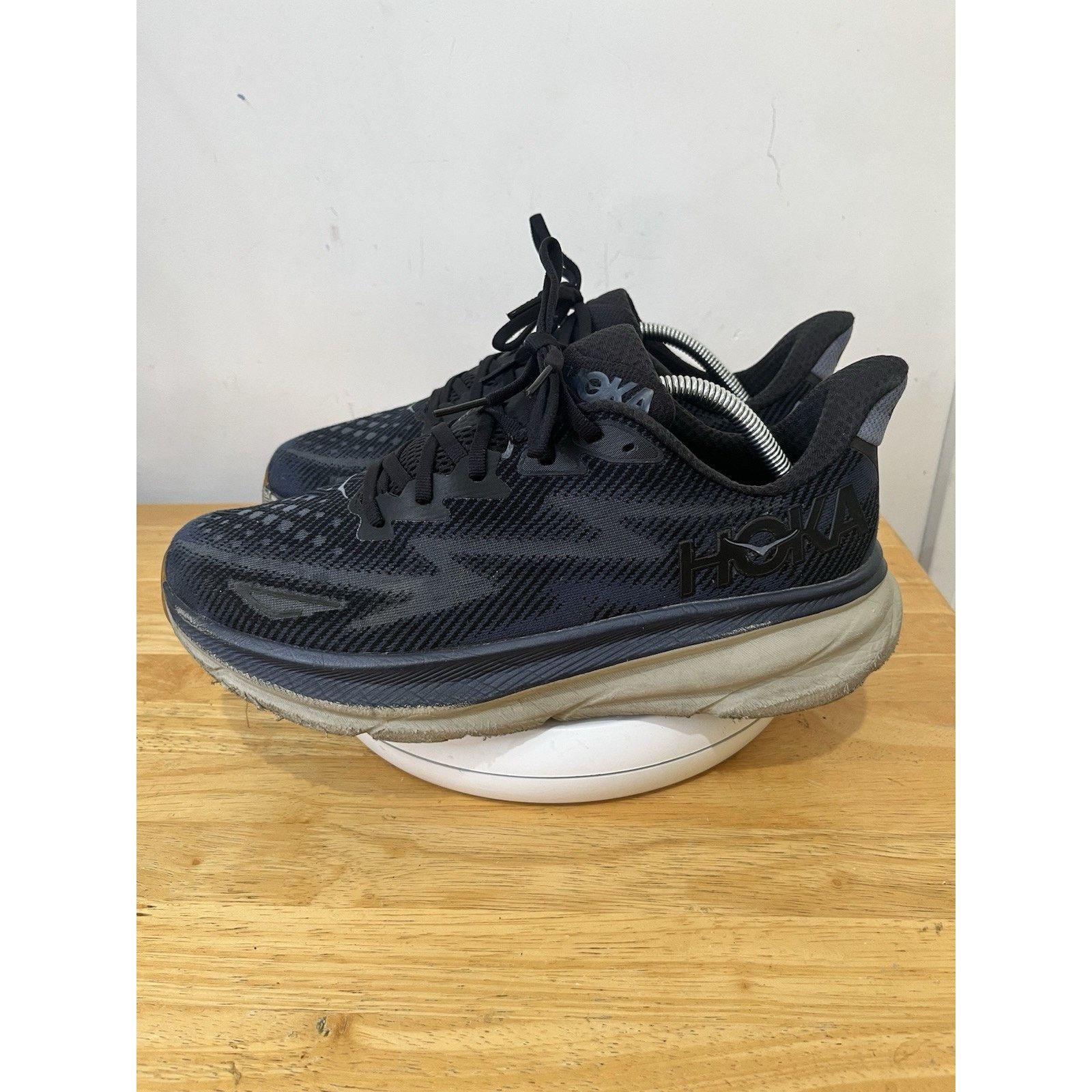 Hoka Hoka One One Clifton 9 Men's Size 10.5 D Running Shoes Size US 10.5 / EU 43-44 - 1 Thumbnail