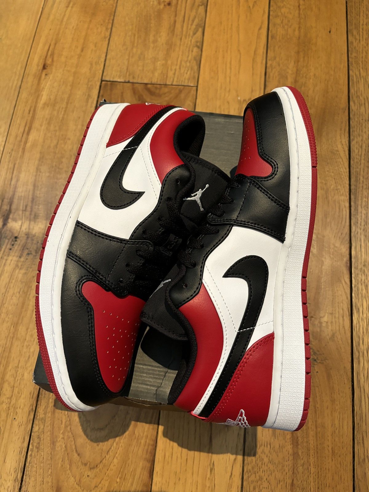 Jordan Brand × Nike Jordan 1 Low Bred Toe Gym Red Size US 9 / EU 42 - 2 Thumbnail