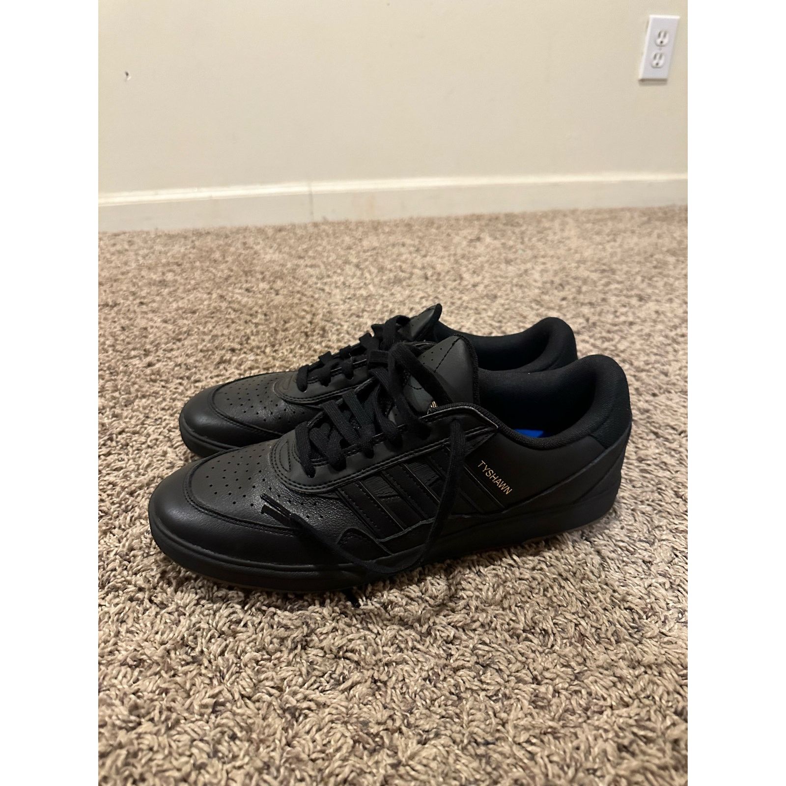 Adidas Adidas Tyshawn 2 black 11 men’s Size US 11 / EU 44 - 2 Thumbnail