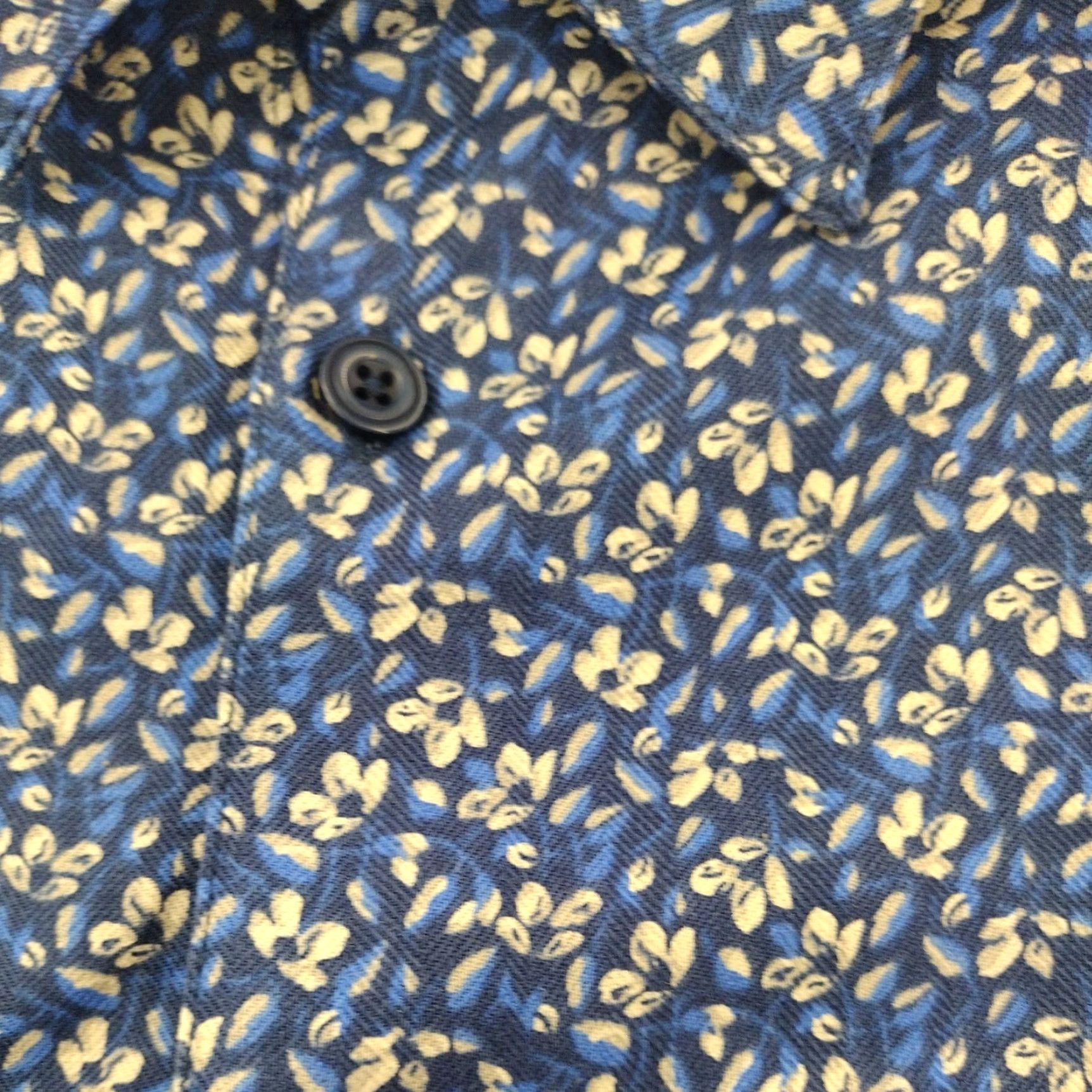 Vintage VINTAGE Vintage Silk Shirt Men Regular L Blue Floral Print Silk Shirt Button-Up Short Sleeve Linen Collared Flower Mens Size US L / EU 52-54 / 3 - 2 Thumbnail