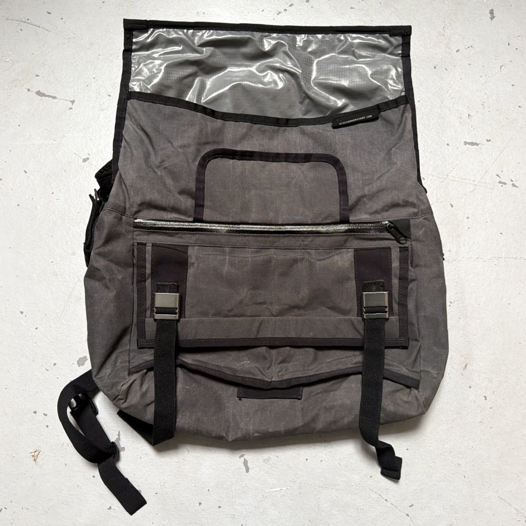 Mission Workshop Mission Workshop Rummy AP Messenger Bag Unisex Adults Gray Cotton Canvas USA SF Bicycle Travel School Graffiti Size ONE SIZE - 4 Thumbnail