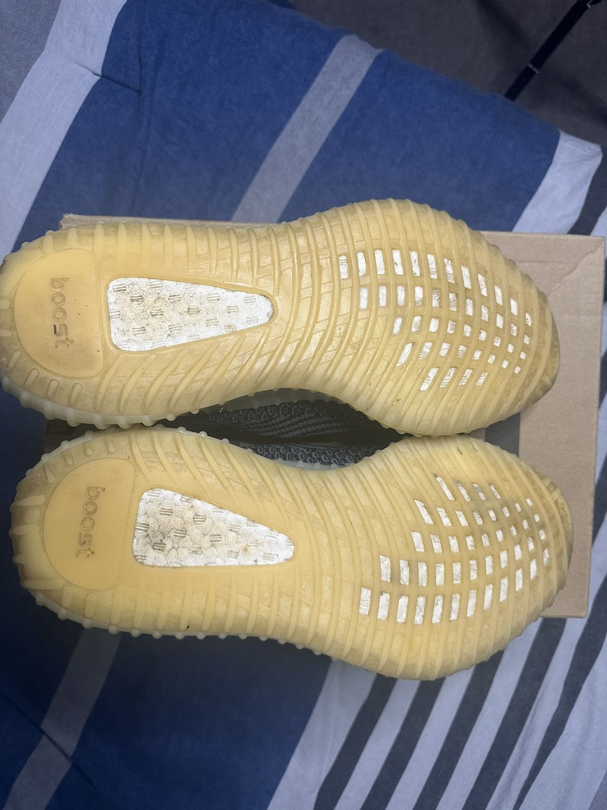 Yeezy Yeezy Boost 350 V2 ‘Carbon’ Mens Size US 11 / EU 44 - 5 Thumbnail