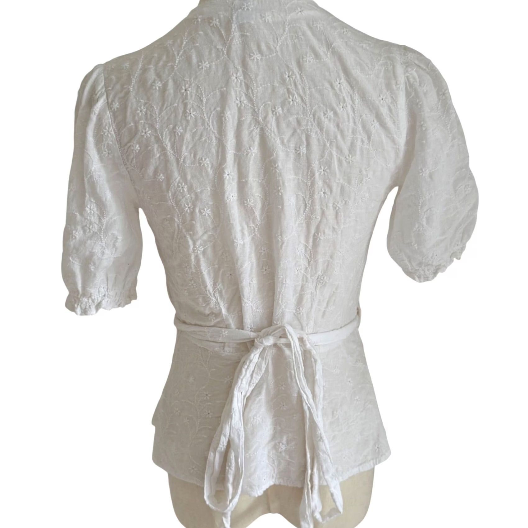 Old Navy Old Navy Blouse White Eyelet Embroidered Puff Sleeve Wrap XS Women Classic Bodice Tie Back V-Neck Floral Embroidery Spring Summer Casual Size XS / US 0-2 / IT 36-38 - 3 Thumbnail