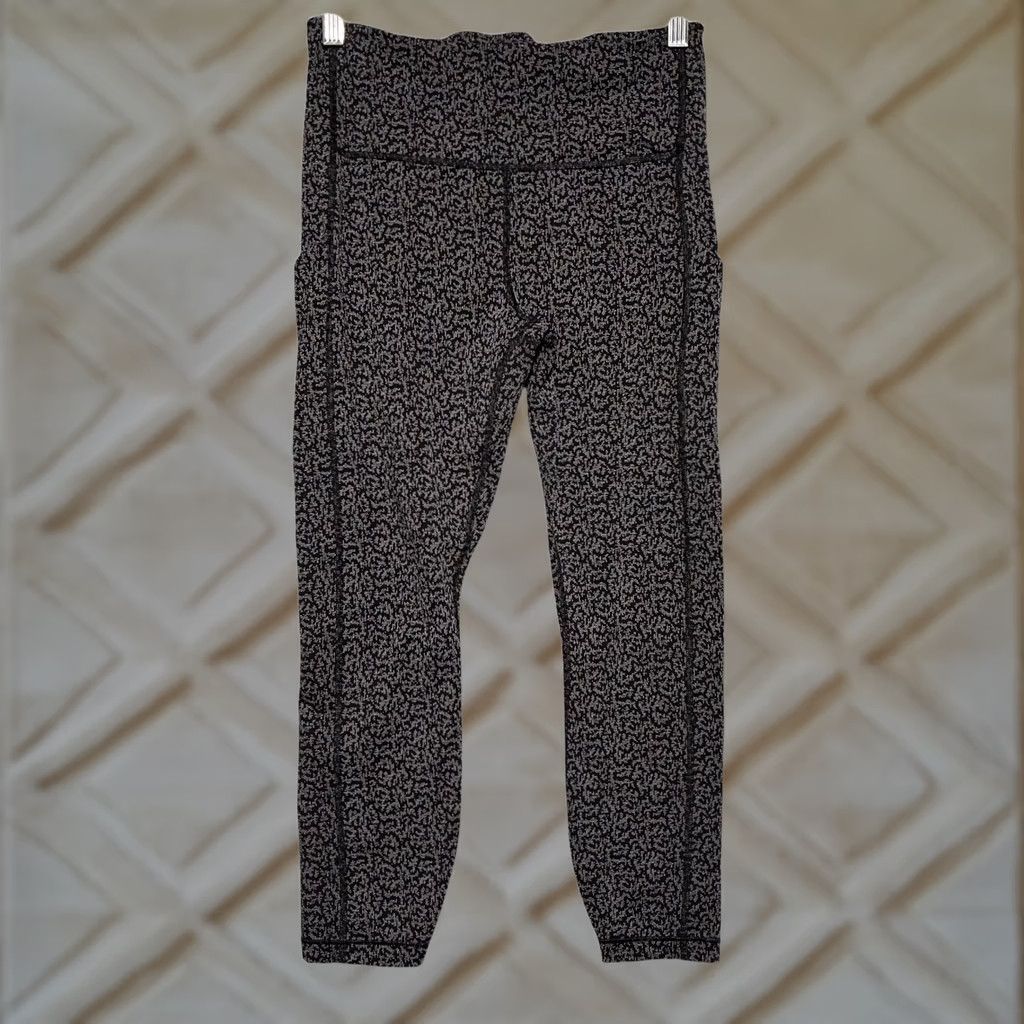 Athleta VINTAGE N/A Athleta Leggings Womens M Black Grey Textured 7/8 Tights with Pockets Activewear Running Gym Yoga Compression Shadowed Size 32" / US 10 / IT 46 - 1 Thumbnail