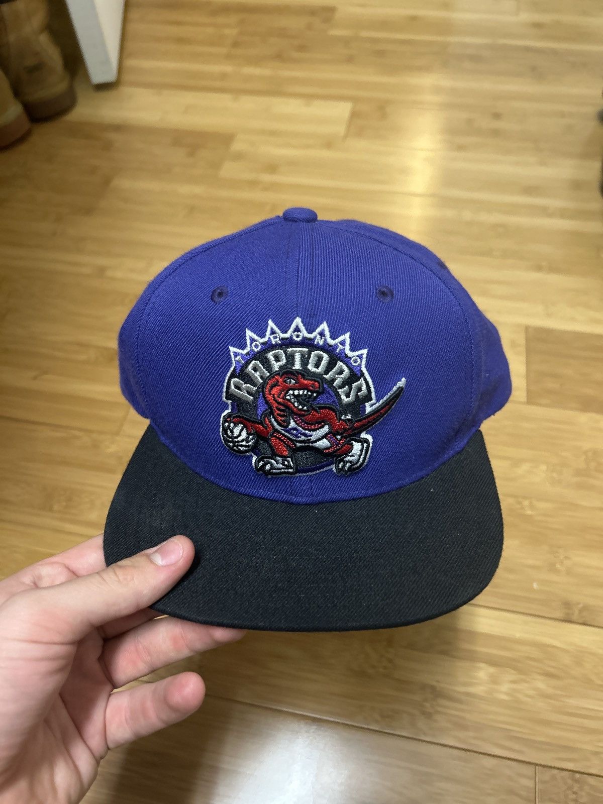 Mitchell & Ness Vintage Toronto raptors cap Size 30 - 1 Thumbnail
