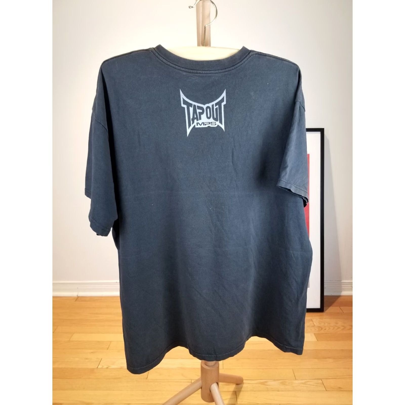 Tapout VINTAGE KENTUCKY WILDCATS NCAA STRIPED T-SHIRT SZ LARGE BLACK COTTON MENS Size US XXL / EU 58 / 5 - 5 Thumbnail