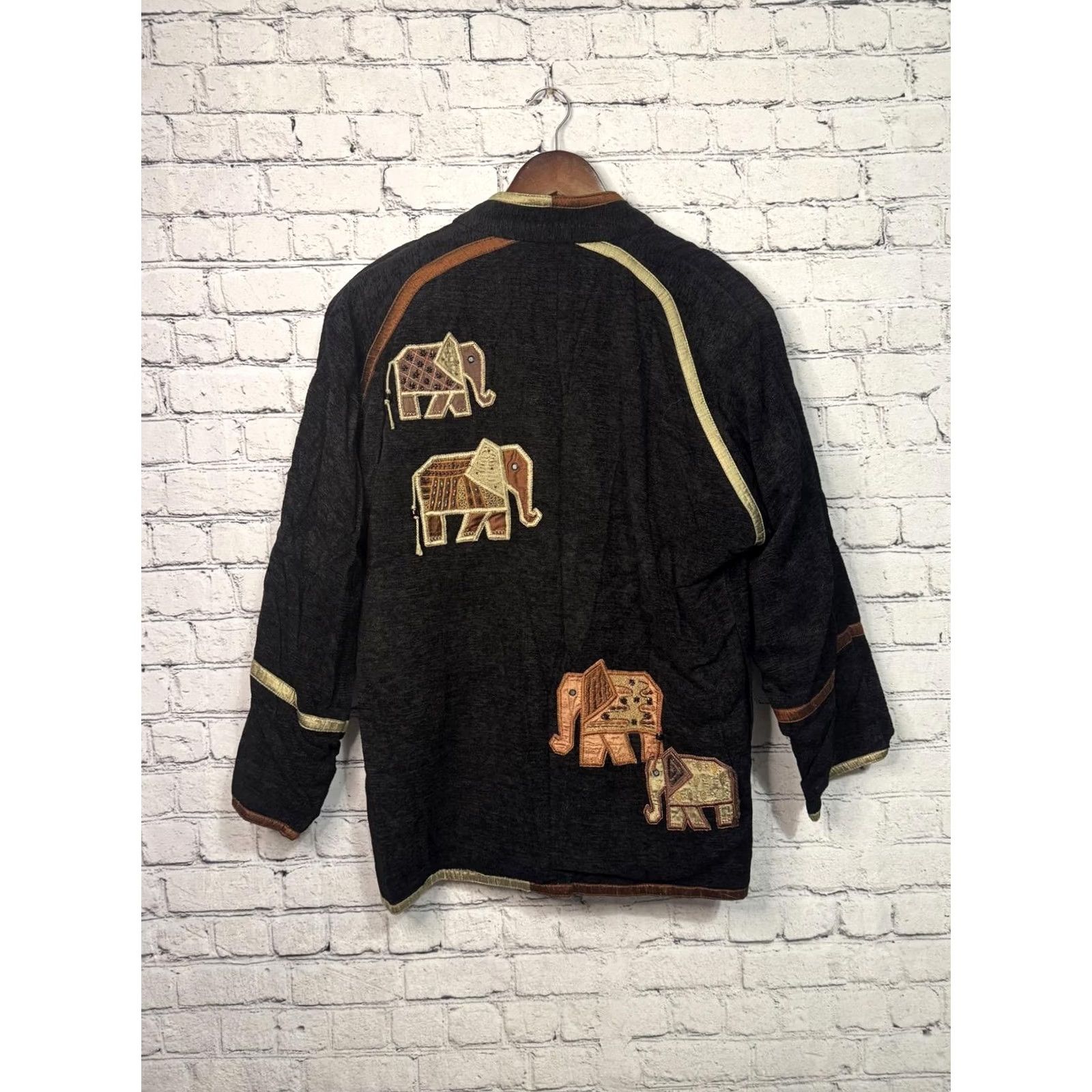 Vintage YakMagik Jacket Women S Nepalese Embroidered Elephant Motifs Black 100% Cashmere Long Sleeve Mid-Length Regular Size S Vintage No Size S / US 4 / IT 40 - 4 Thumbnail