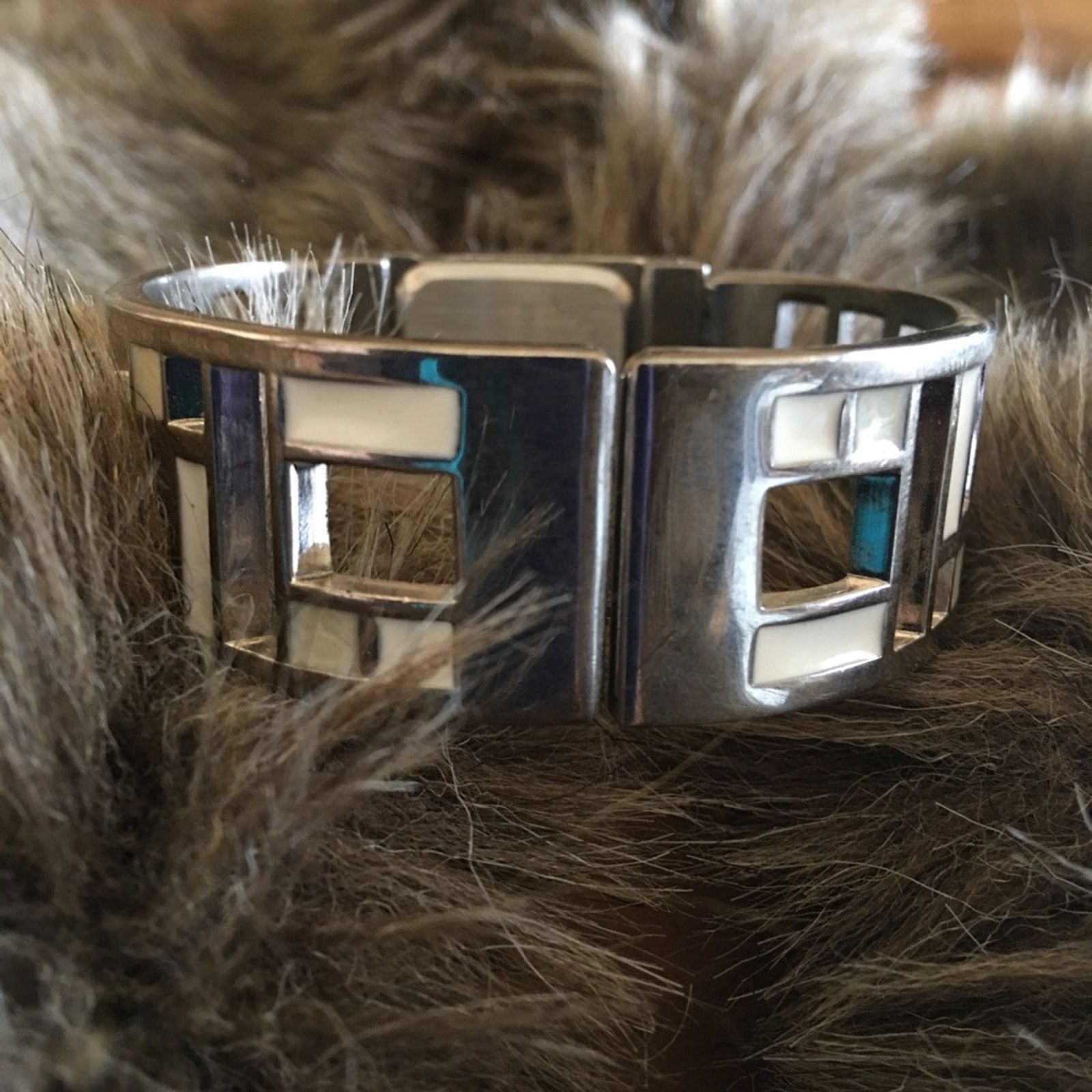 Other Ladies vintage enamel silver tone bracelet watch Size ONE SIZE - 3 Thumbnail