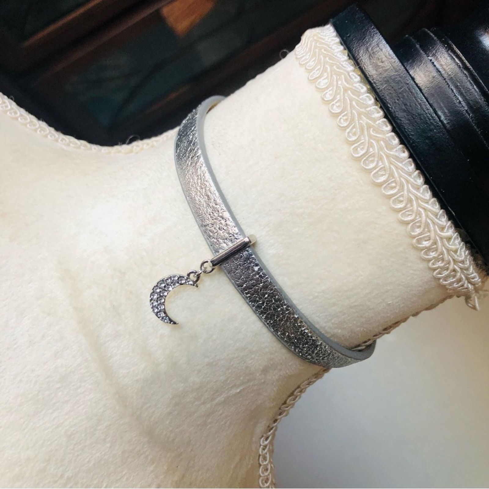 Jewelry Jessica Simpson silver leather sparkle moon choker necklace Size ONE SIZE - 1 Thumbnail