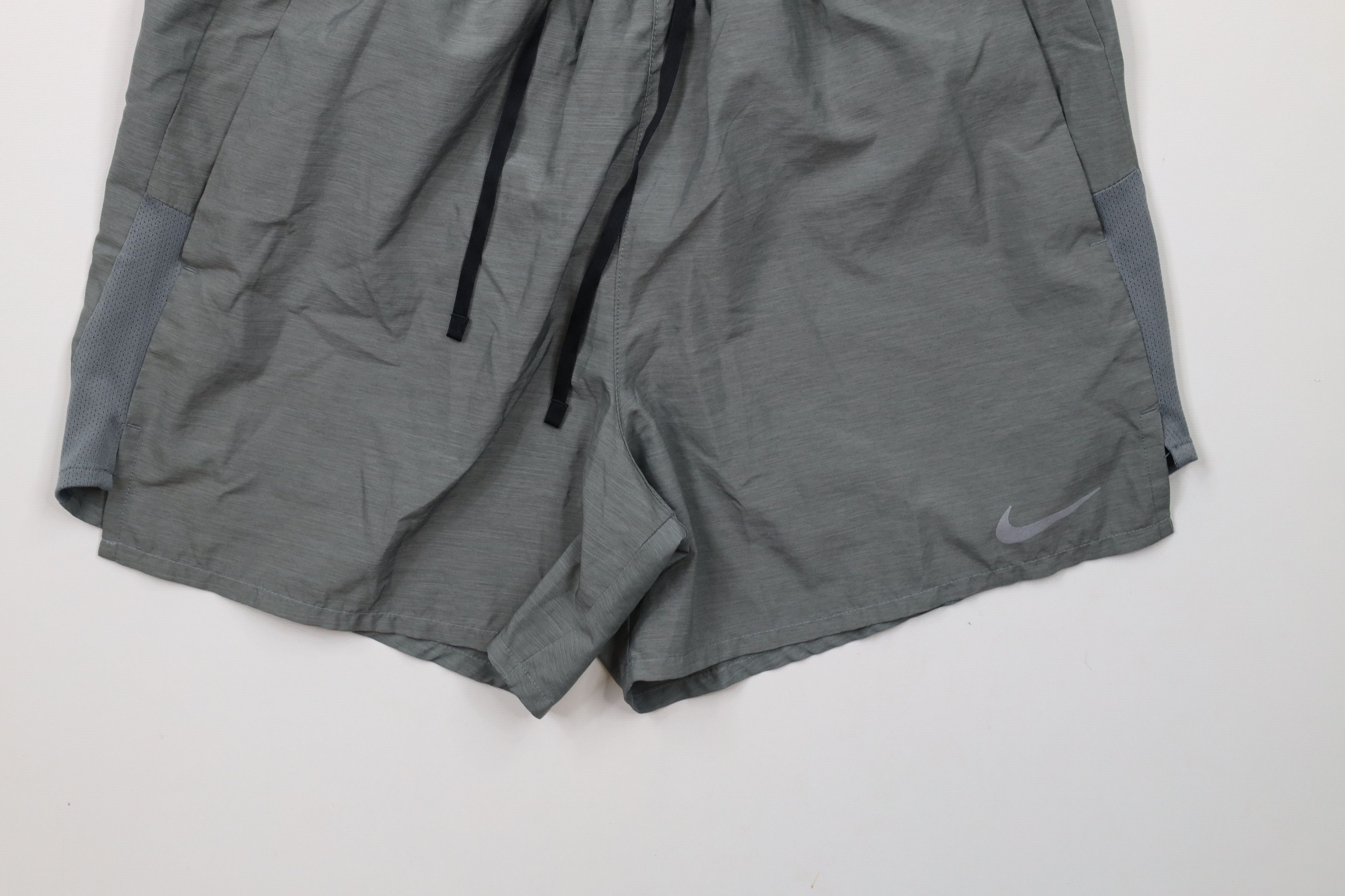 Nike × Vintage Nike Scott Mini Swoosh Reflective Above Knee Lined Shorts Size US 32 / EU 48 - 4 Thumbnail