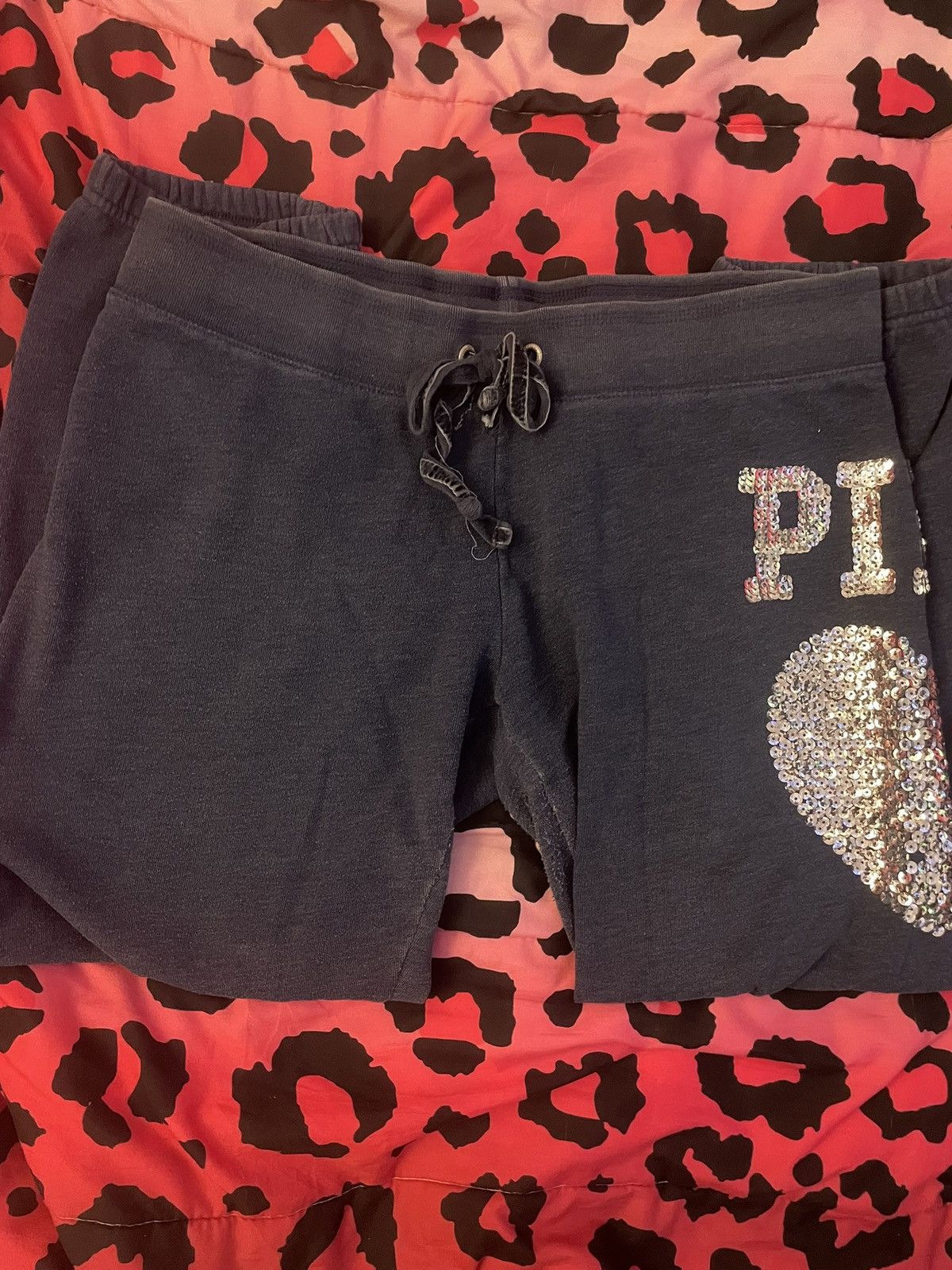 Victoria's Secret Y2k victorias secret sequin heart sweats Size 30" / US 8 / IT 44 - 2 Thumbnail