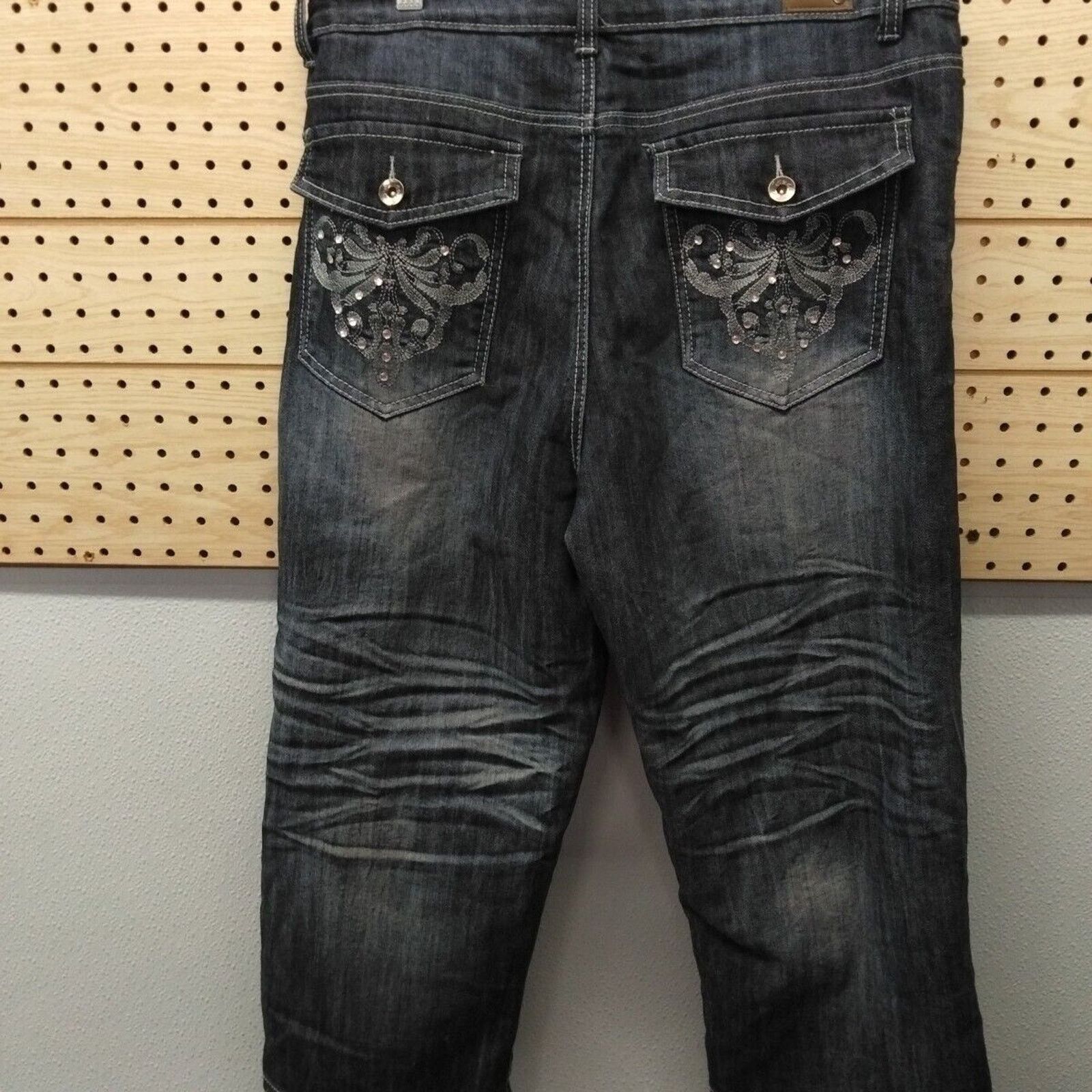 Other Touch Me Jeans Womans Capri Size 16. Destressed Size 38" / US 16 / IT 52 - 7 Thumbnail
