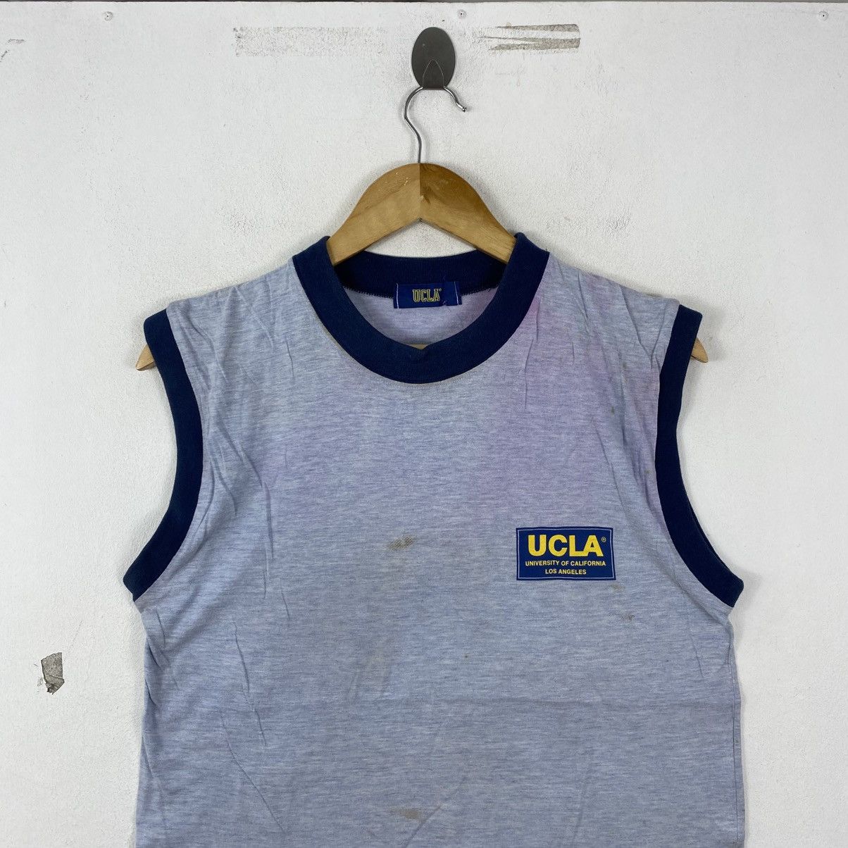 Vintage Vtg 90s UCLA Bruins Muscle Tee Sleeveless Shirt Gray S Size US S / EU 44-46 / 1 - 3 Thumbnail