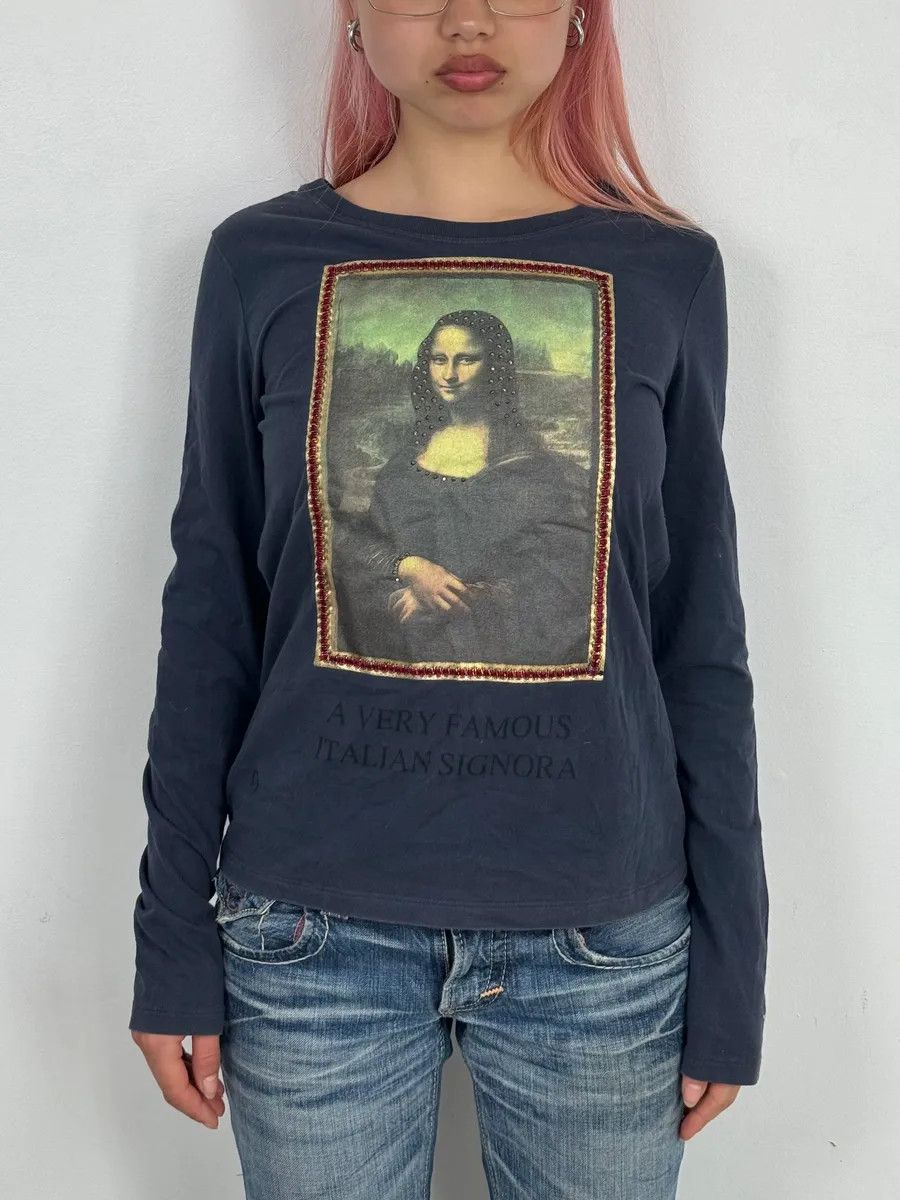 Moschino 2000s Moschino Navy Mona Lisa Studded Graphic Longsleeve T-Shirt Size XS / US 0-2 / IT 36-38 - 2 Thumbnail
