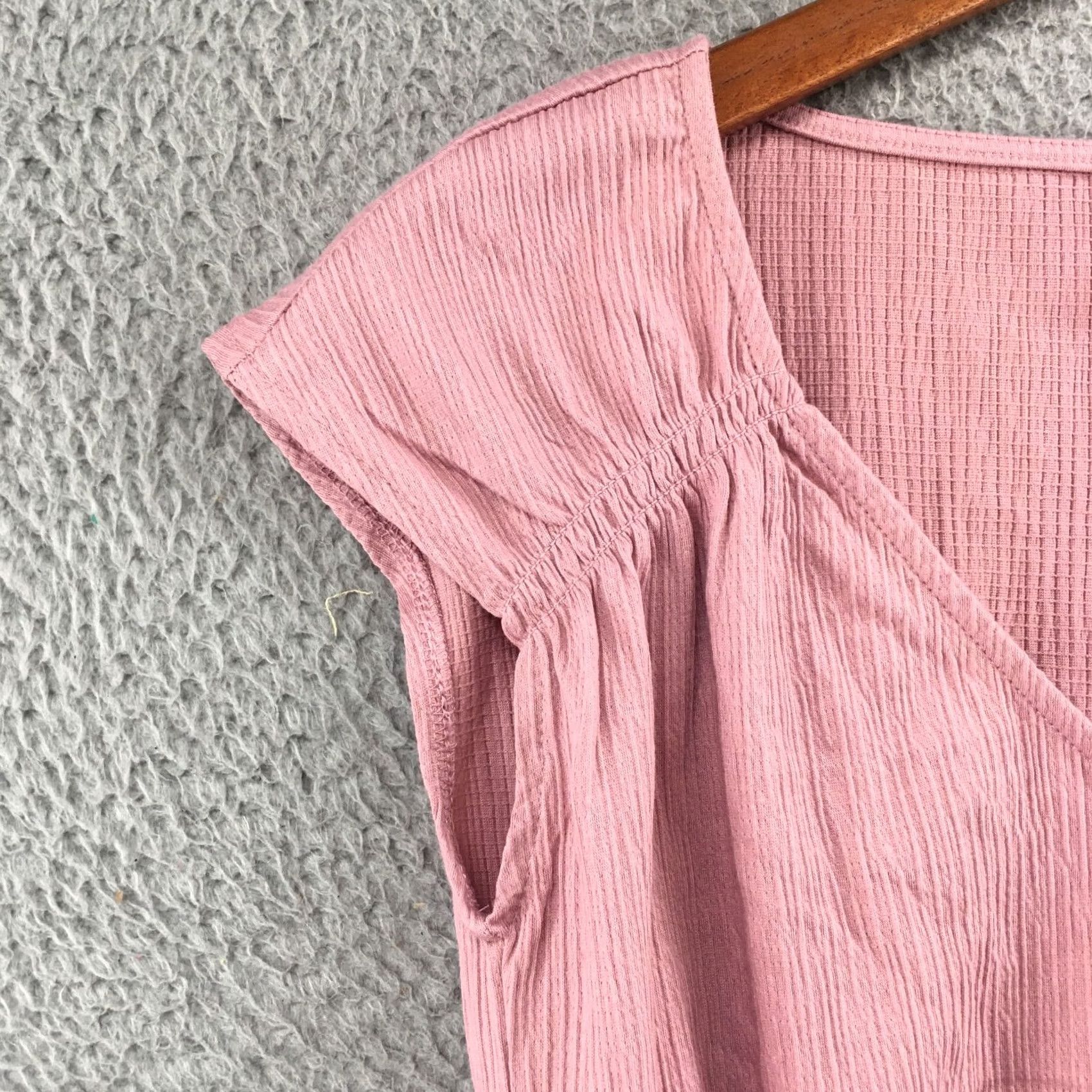 Old Navy Old Navy Blouse Tops Womens XS Pink Vneck Sleeveless Gartered Pullover Casual NEW Size XS / US 0-2 / IT 36-38 - 3 Thumbnail