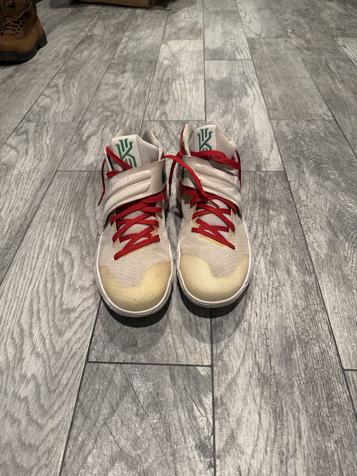 Nike Kyrie 2 Ky-rispie kreme Size US 11 / EU 44 - 3 Thumbnail