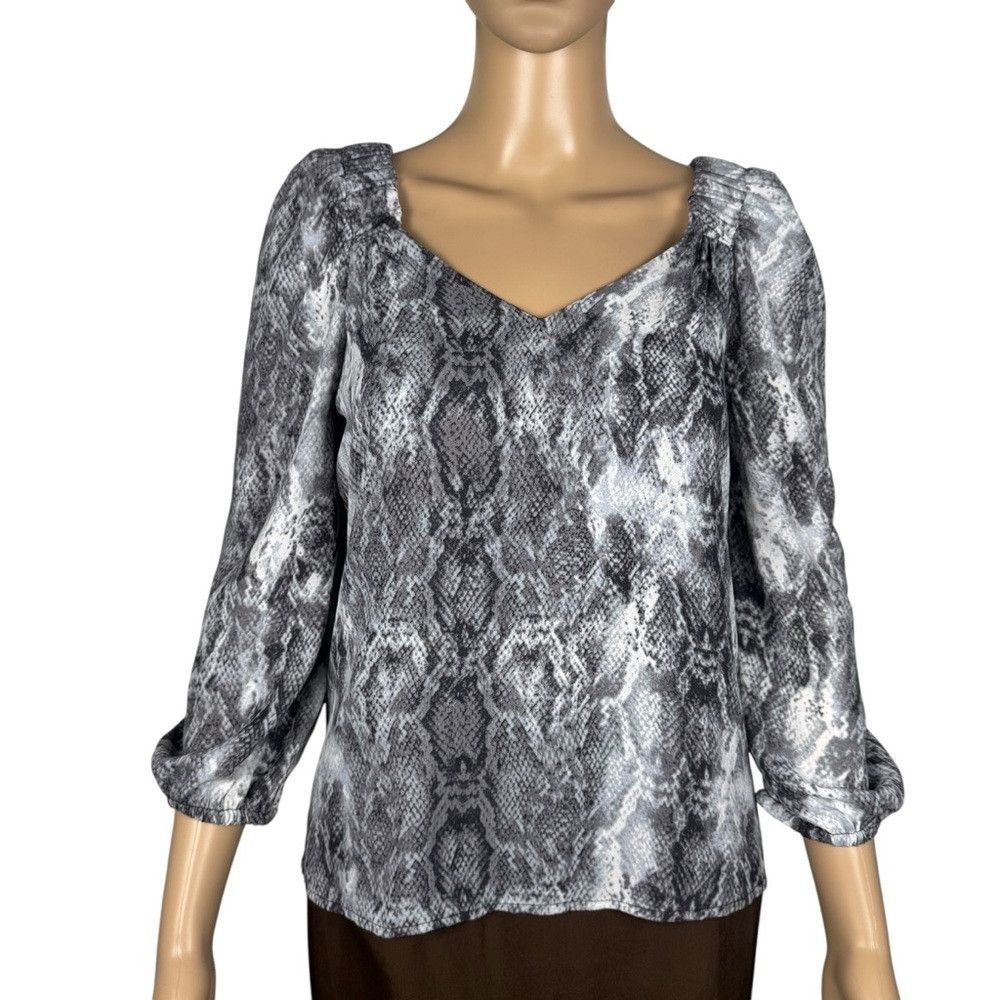 Vince Camuto NWT New $79 Vince Camuto Snake Print V-neck 3/4 Sleeve Blou Size XS / US 0-2 / IT 36-38 - 2 Thumbnail