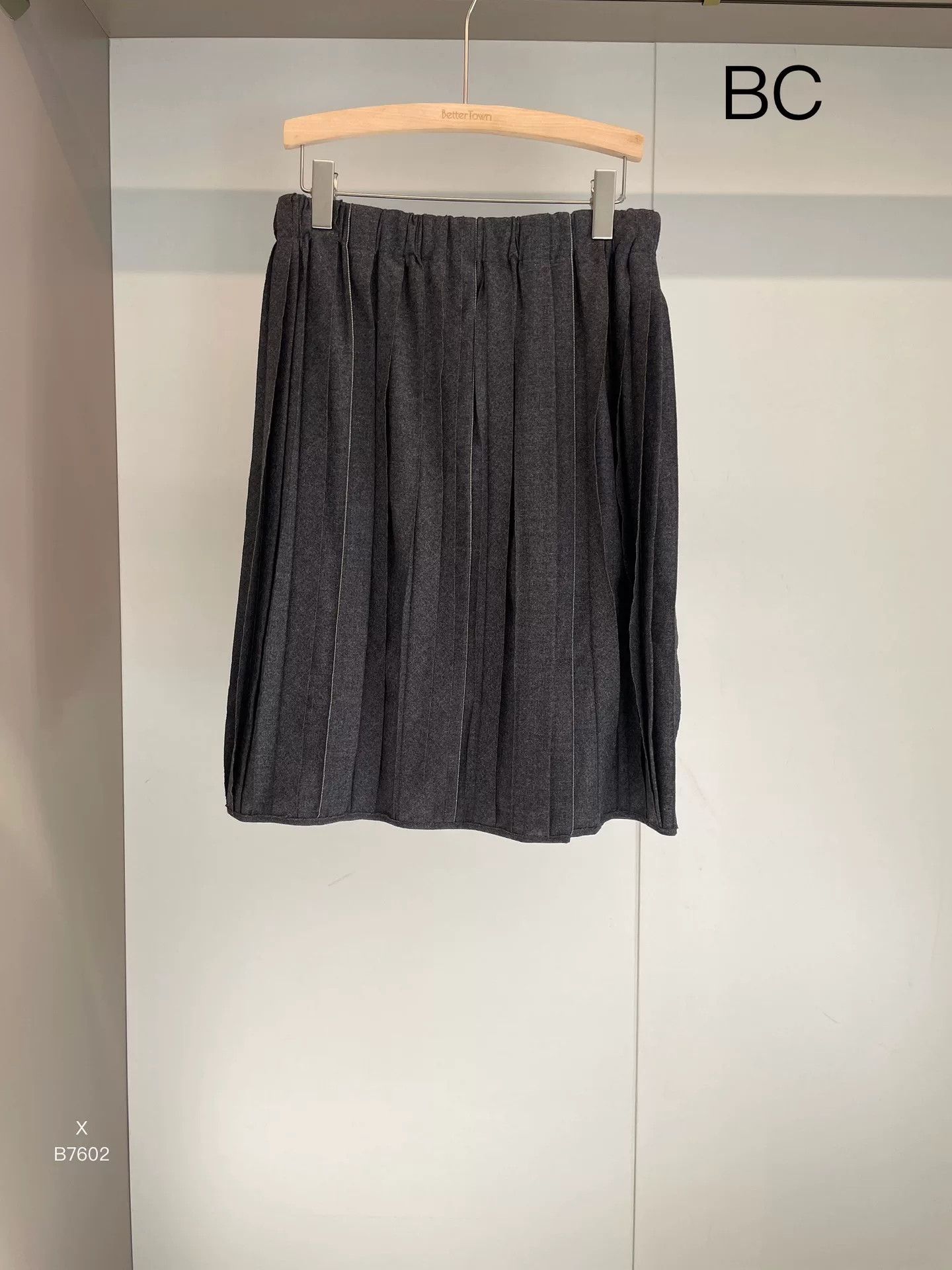 Brunello Cucinelli black gray embellished half skirt F38 code B Size 28" / US 6 / IT 42 - 1 Thumbnail