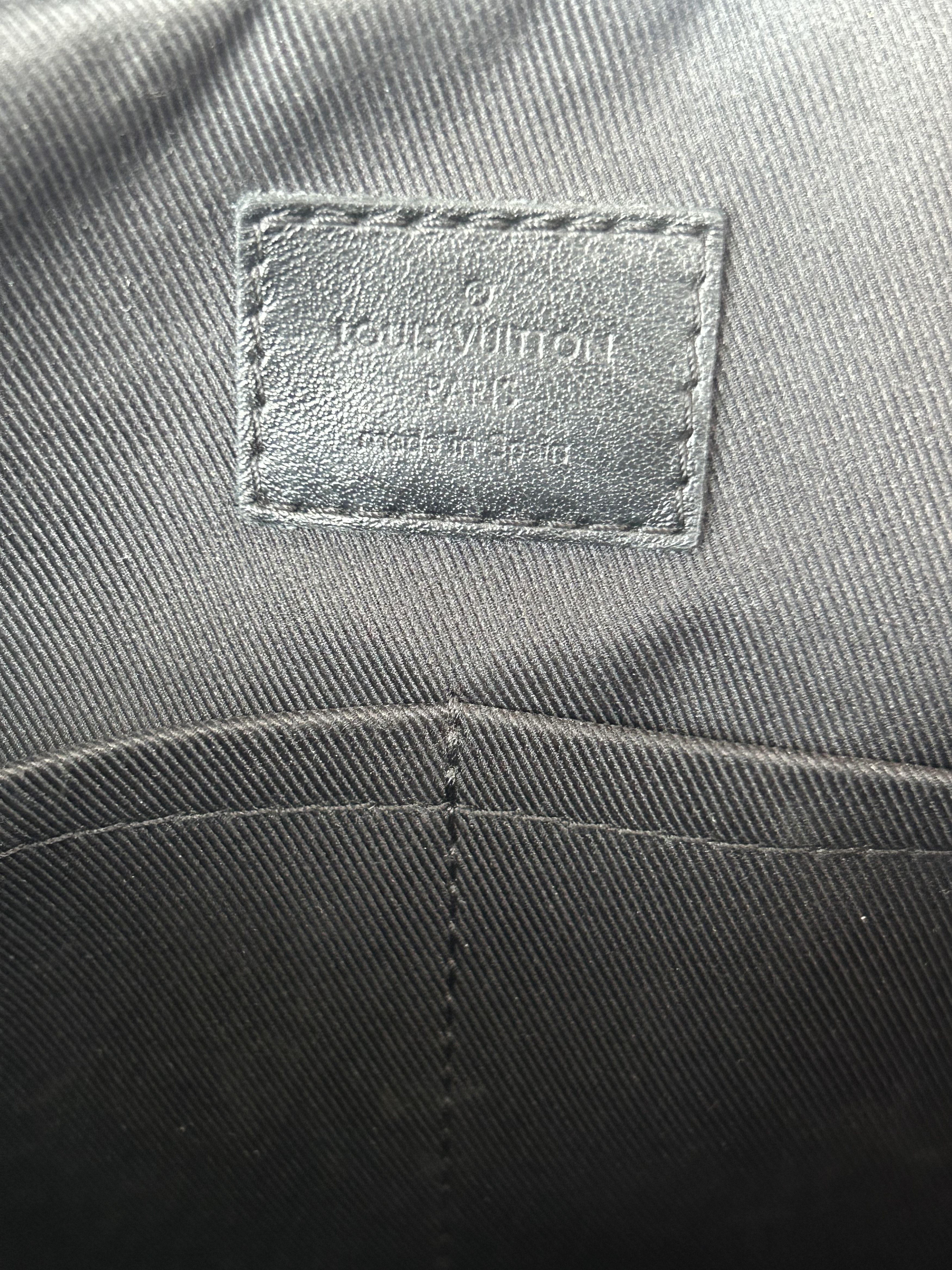 Louis Vuitton Louis Vuitton Black Galaxy Alpha Messenger Bag Size ONE SIZE - 3 Thumbnail