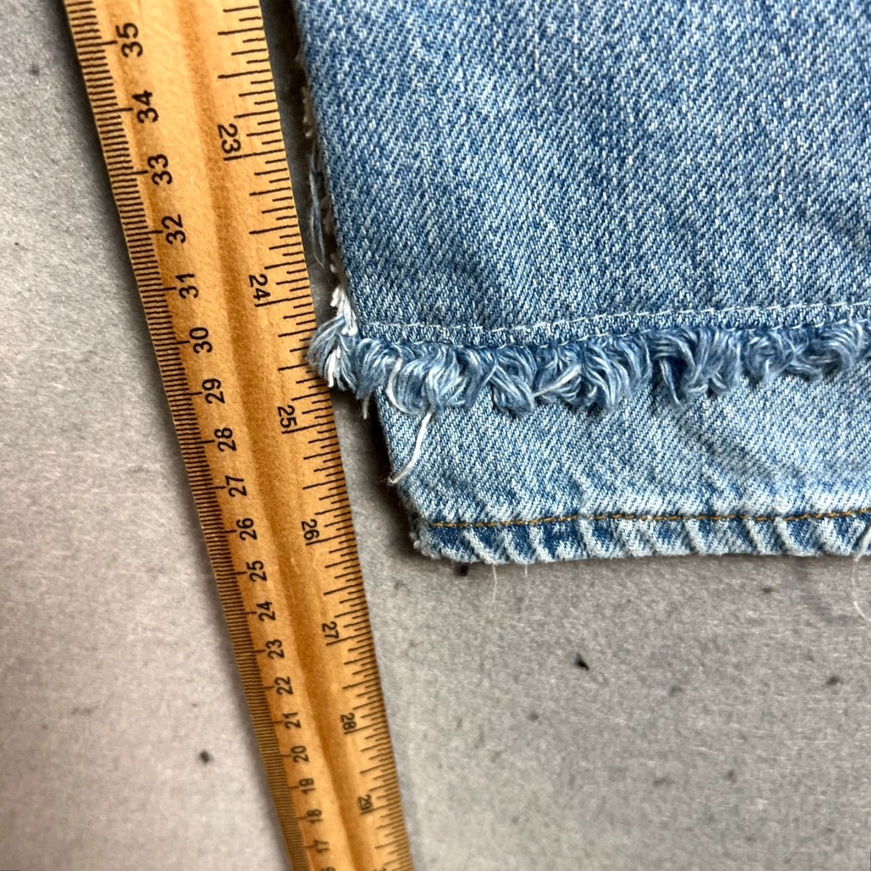 Frame VINTAGE FRAME Distressed Tapered Leg Jeans Size 24 Light Wash Denim Womens Size 42" / US 20 - 7 Thumbnail