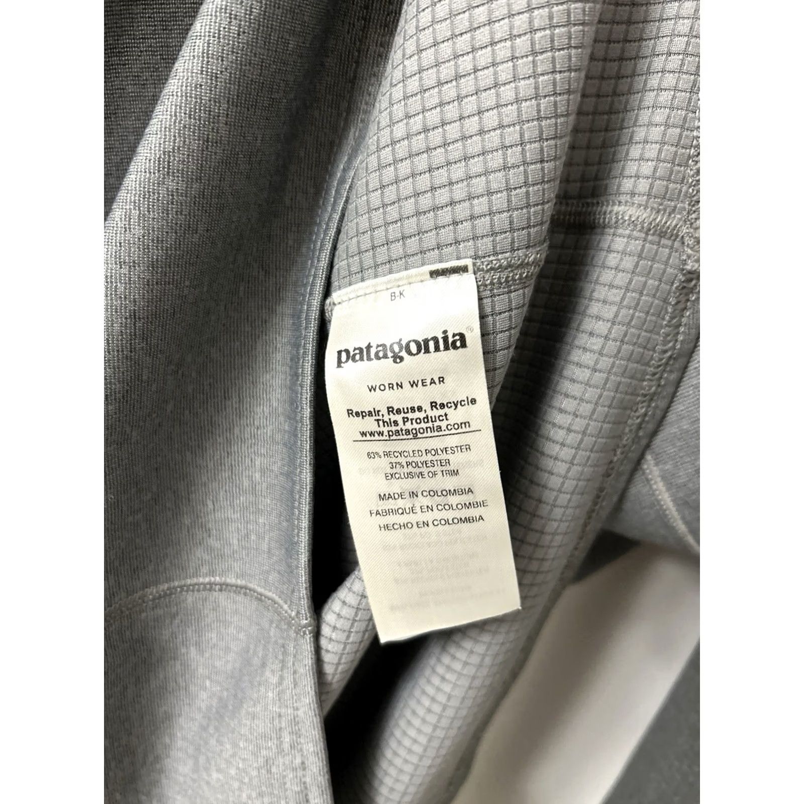 Patagonia Patagonia Capilene Base Layer Pullover Mens M Gray 1/4 Zip Quick Dry Breathable Mock Neck Long Sleeve Polyester Blend Knit 2018 44446 Size US M / EU 48-50 / 2 - 6 Thumbnail
