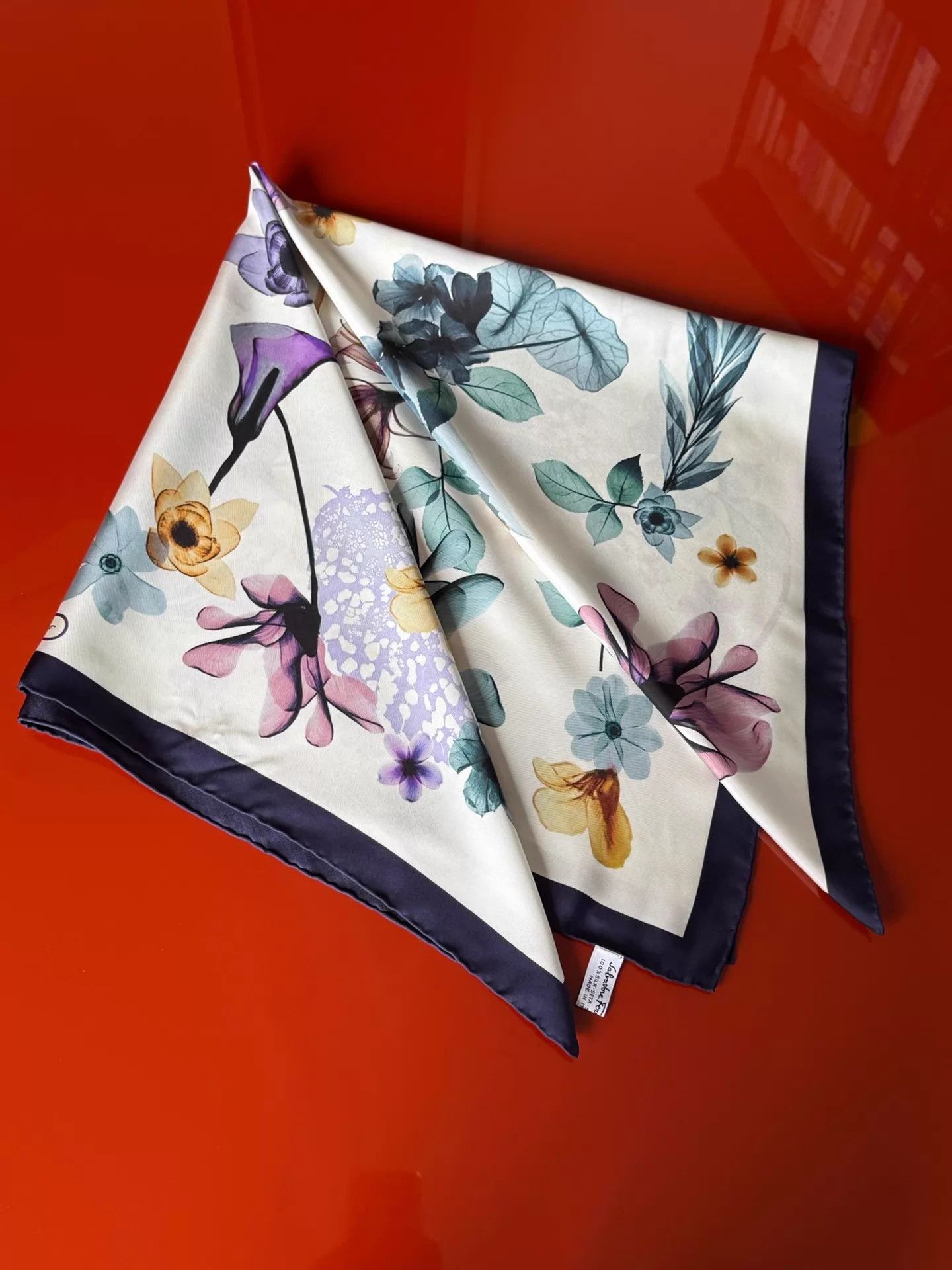 Salvatore Ferragamo Ferragamo Vtg Watercolor Floral Silk Scarf 90cm Blue-White Size ONE SIZE - 3 Thumbnail