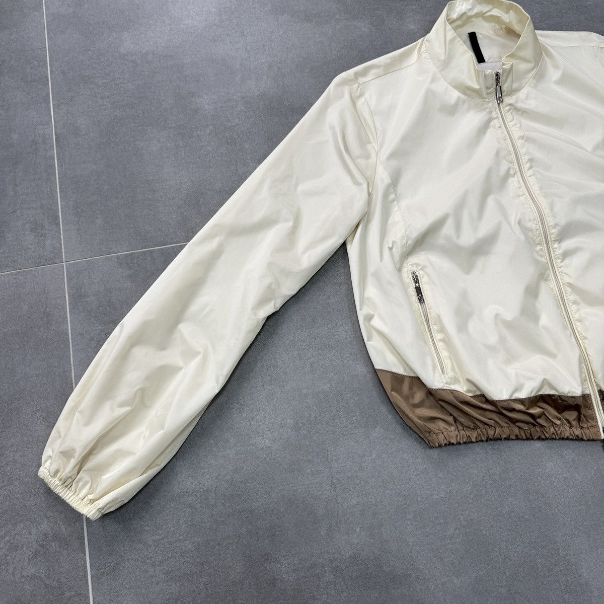 Moncler Authentic Moncler Piren Women Jacket Size 0 (S) Size S / US 4 / IT 40 - 3 Thumbnail