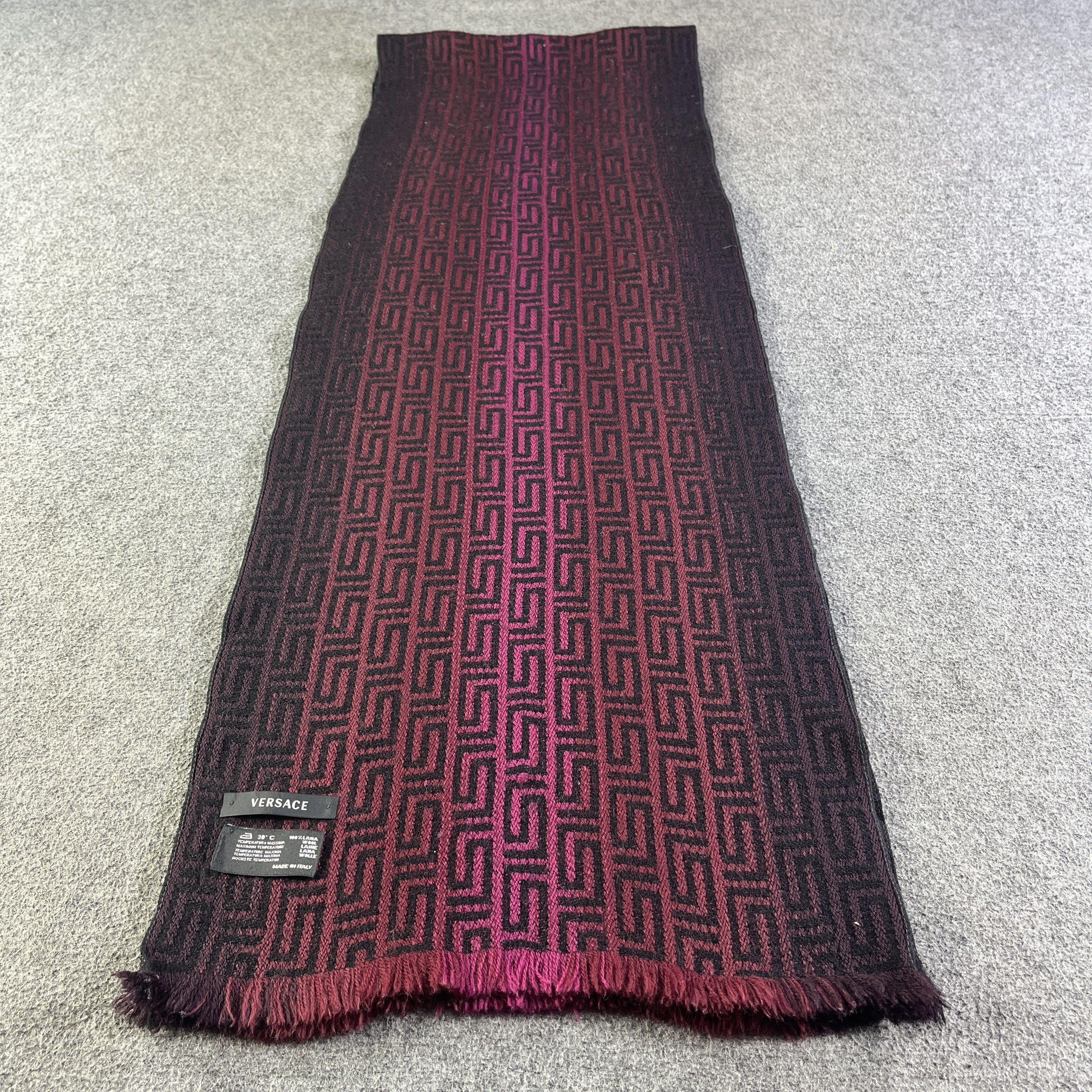 Versace Versace Scarf / Muffler / Neckwear T1158 Size ONE SIZE - 1 Thumbnail