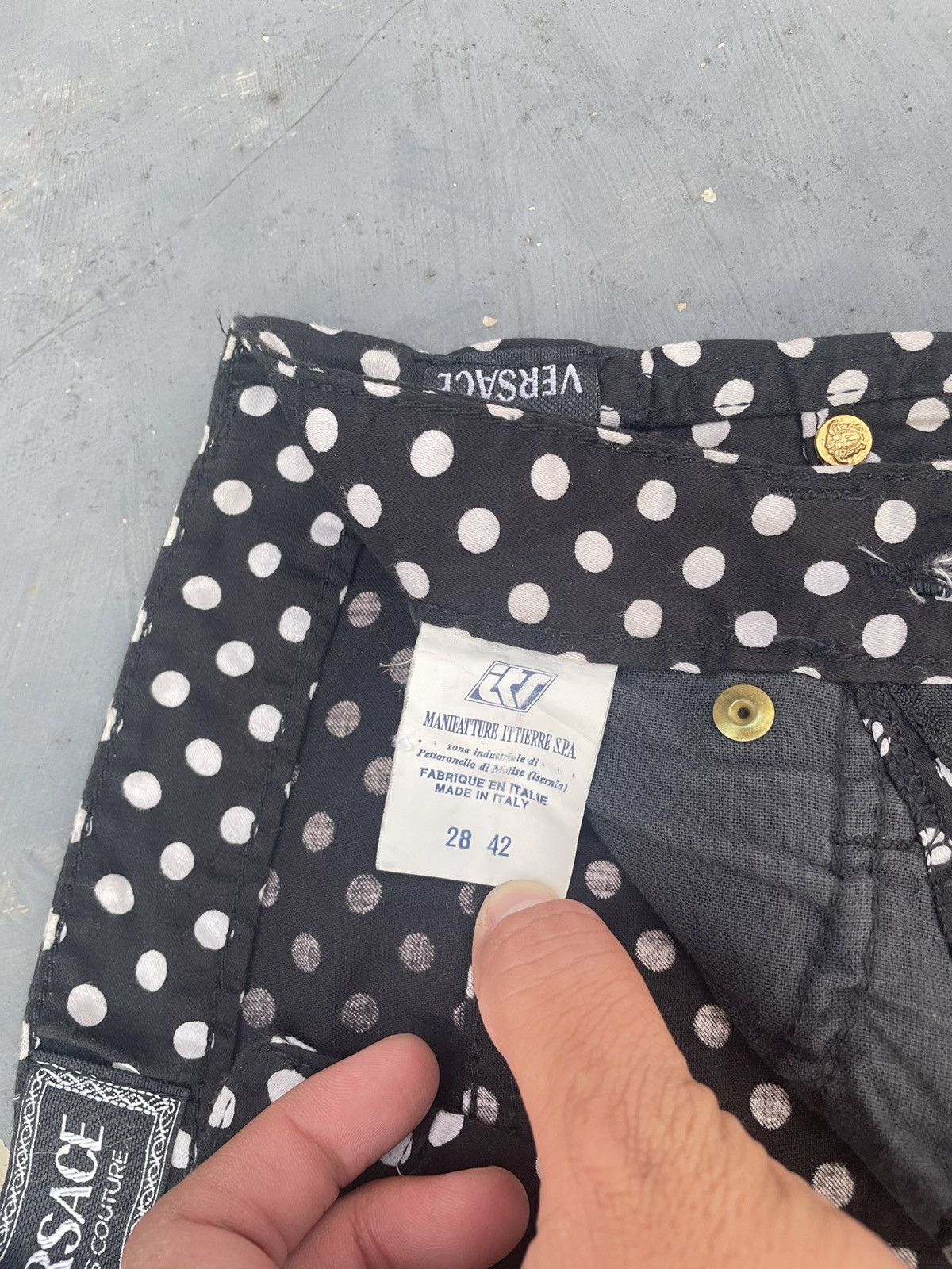 Versace × Versace Jeans Couture × Versus Versace Versace Jeans Couture Black Polka Dot Trousers Size US 28 / EU 44 - 7 Thumbnail