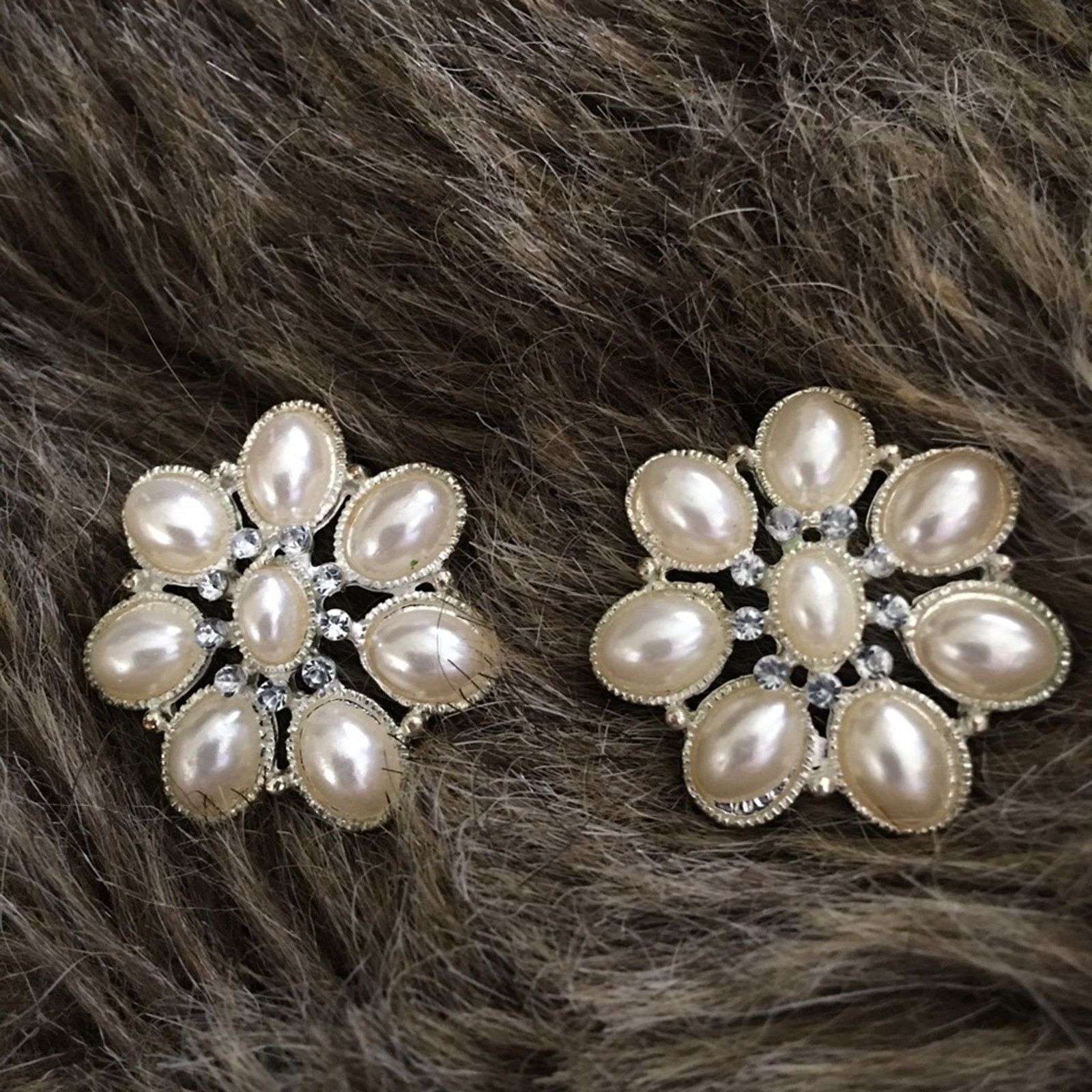 Vintage Vintage pearl and rhinestone floral style earrings Size ONE SIZE - 1 Thumbnail