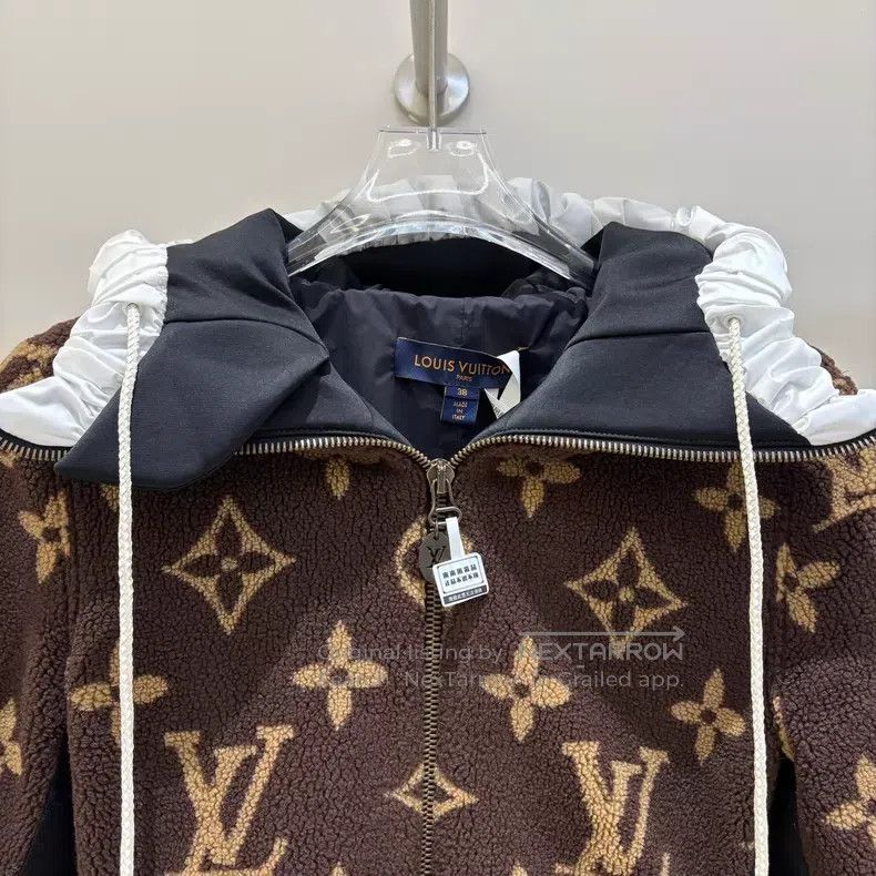 Louis Vuitton Louis Vuitton Brown full logo polar fleece hooded jacket Size XS / US 0-2 / IT 36-38 - 3 Thumbnail