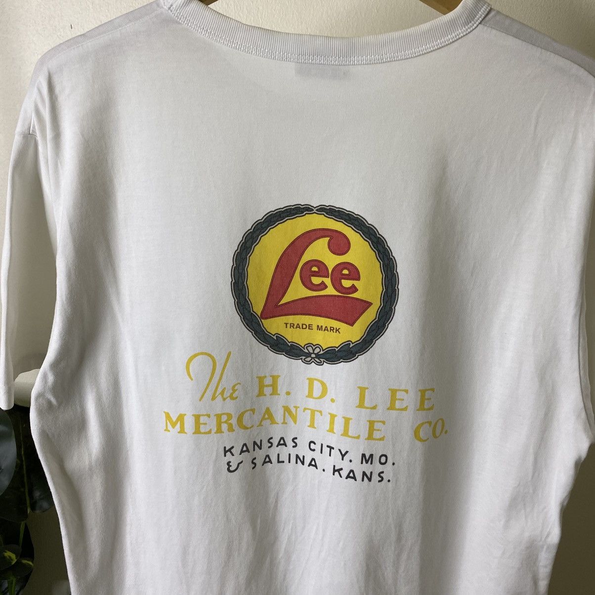 Lee Vintage Y2K HD Lee Single Pocket Back Graphic Tee Size US L / EU 52-54 / 3 - 2 Thumbnail
