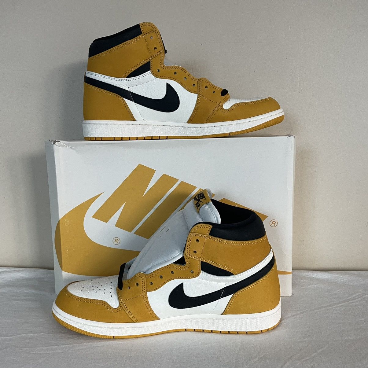 Jordan Brand × Nike Nike Air Jordan 1 Retro High Yellow Ochre Size 13 DZ5485-701 Size US 13 / EU 46 - 2 Thumbnail