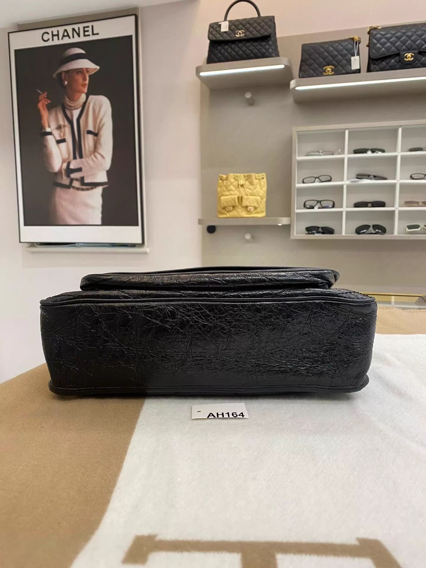 Yves Saint Laurent YSL Niki,Black/Silver Crumpled Calfskin, Distressed Hardware Size ONE SIZE - 8 Thumbnail